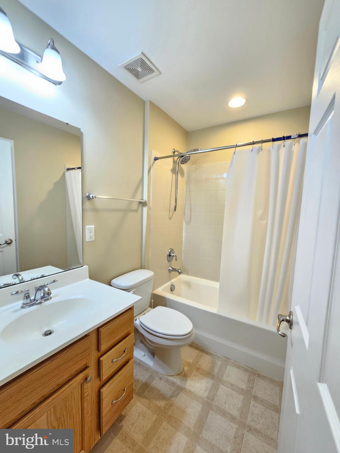 HEATHCOTE COMMONS - Residential Lease