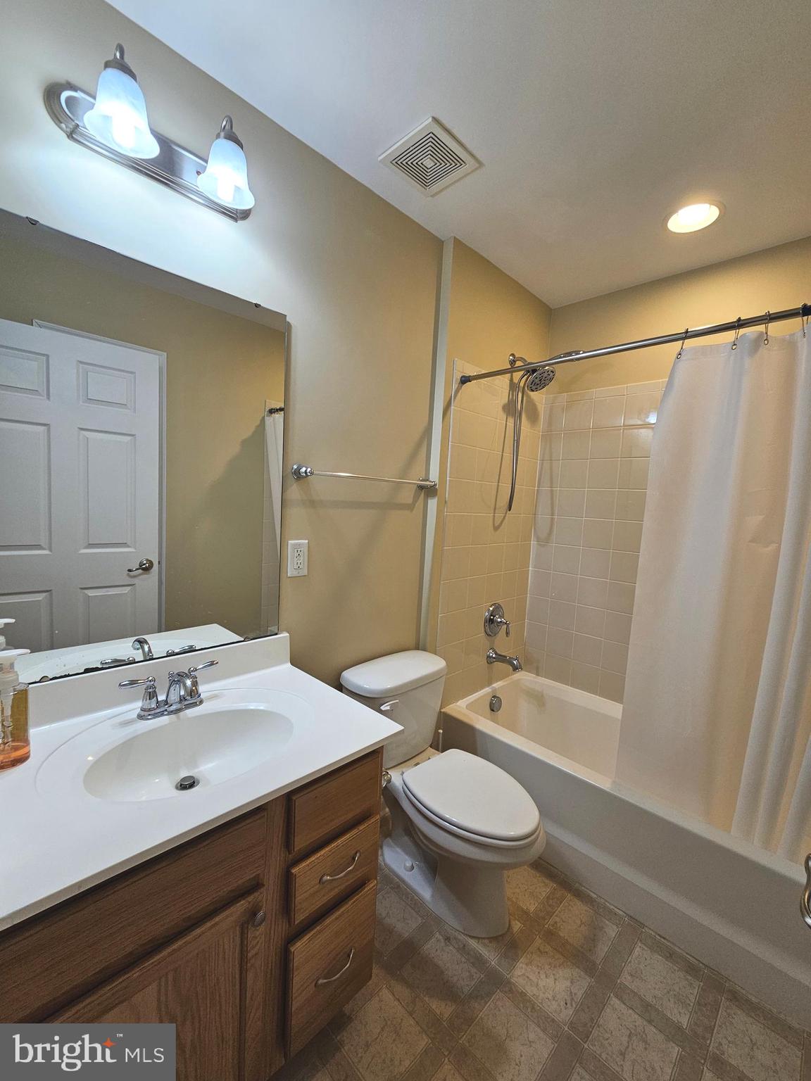 HEATHCOTE COMMONS - Residential Lease