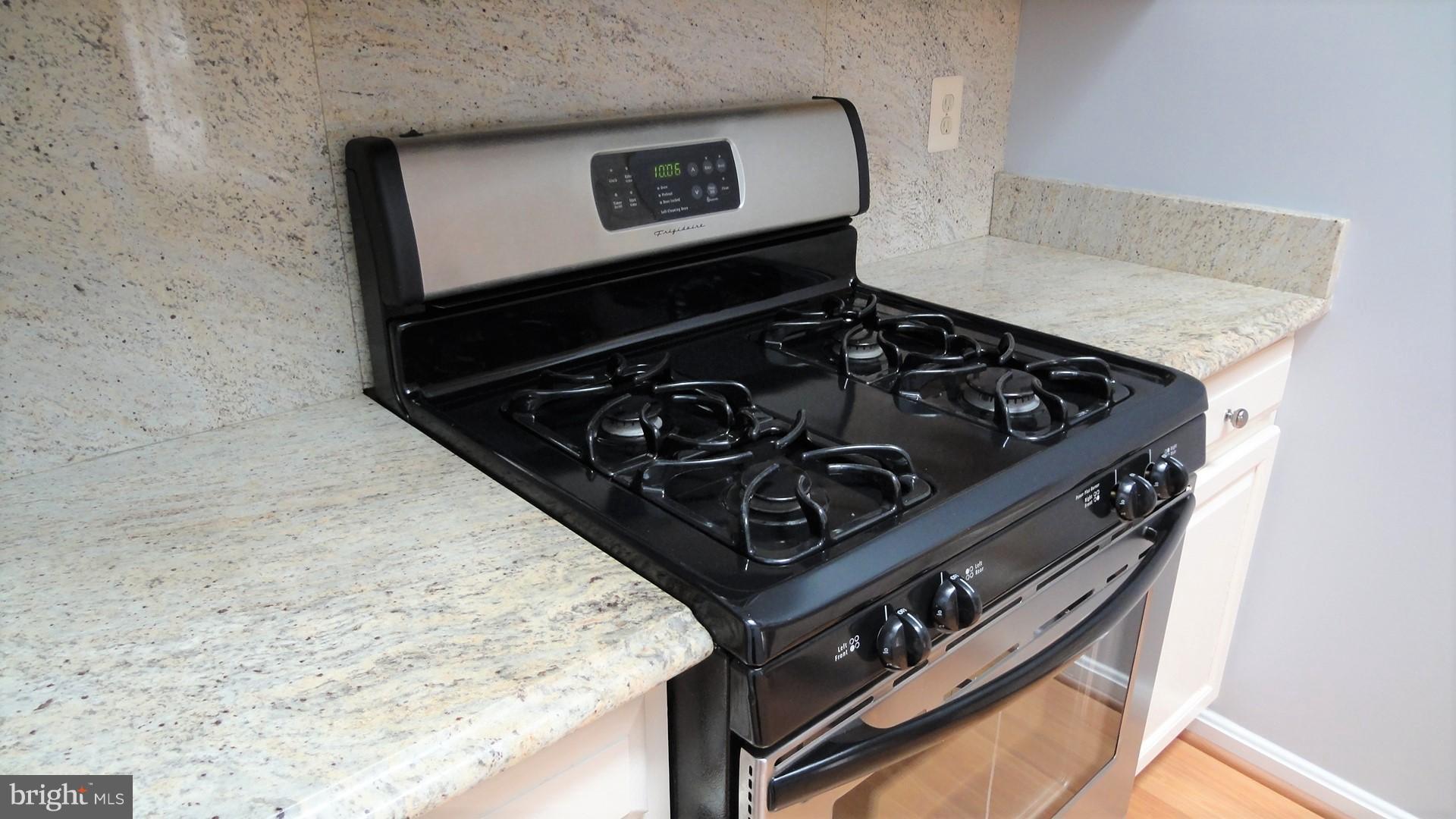 STRATFORD PLACE AT KINGS - Residential