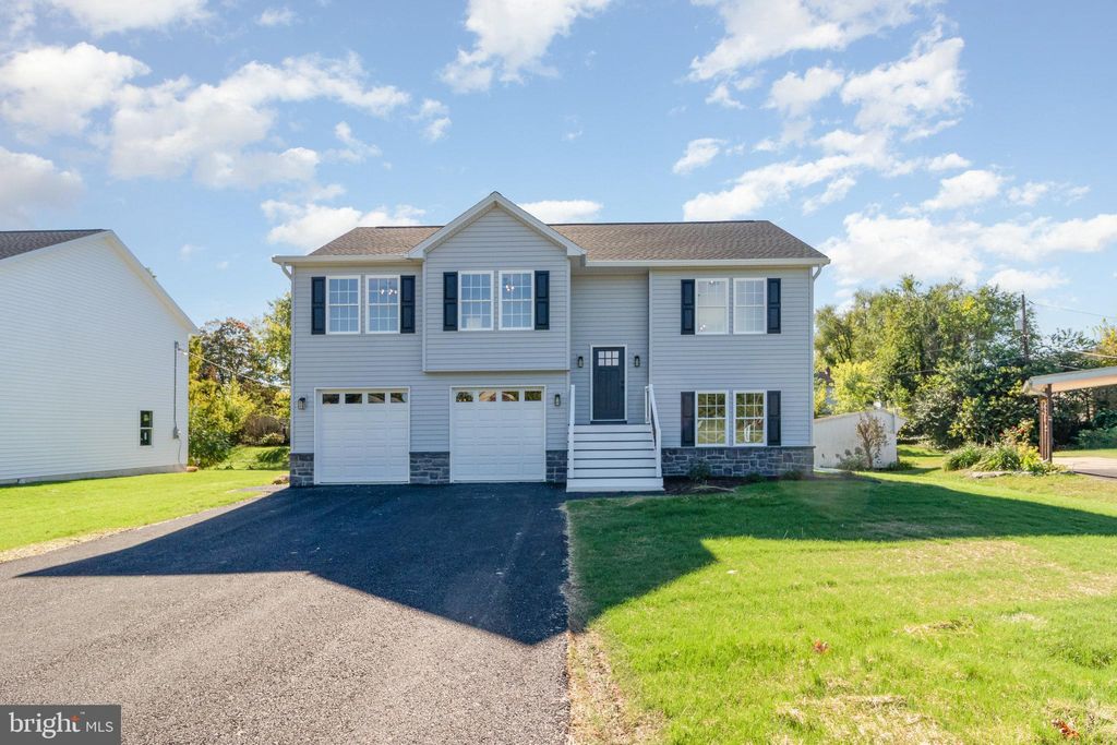 Photo of 129 Valley, CARLISLE, PA 17015 (MLS # PACB2047512)
