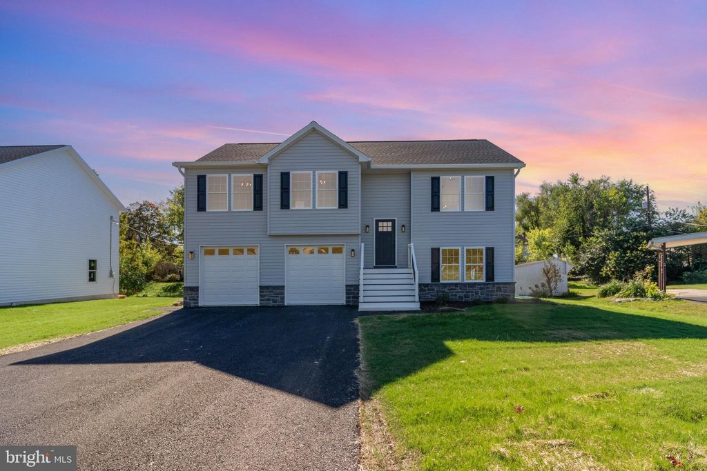 Photo of 129 Valley, CARLISLE, PA 17015 (MLS # PACB2047512)