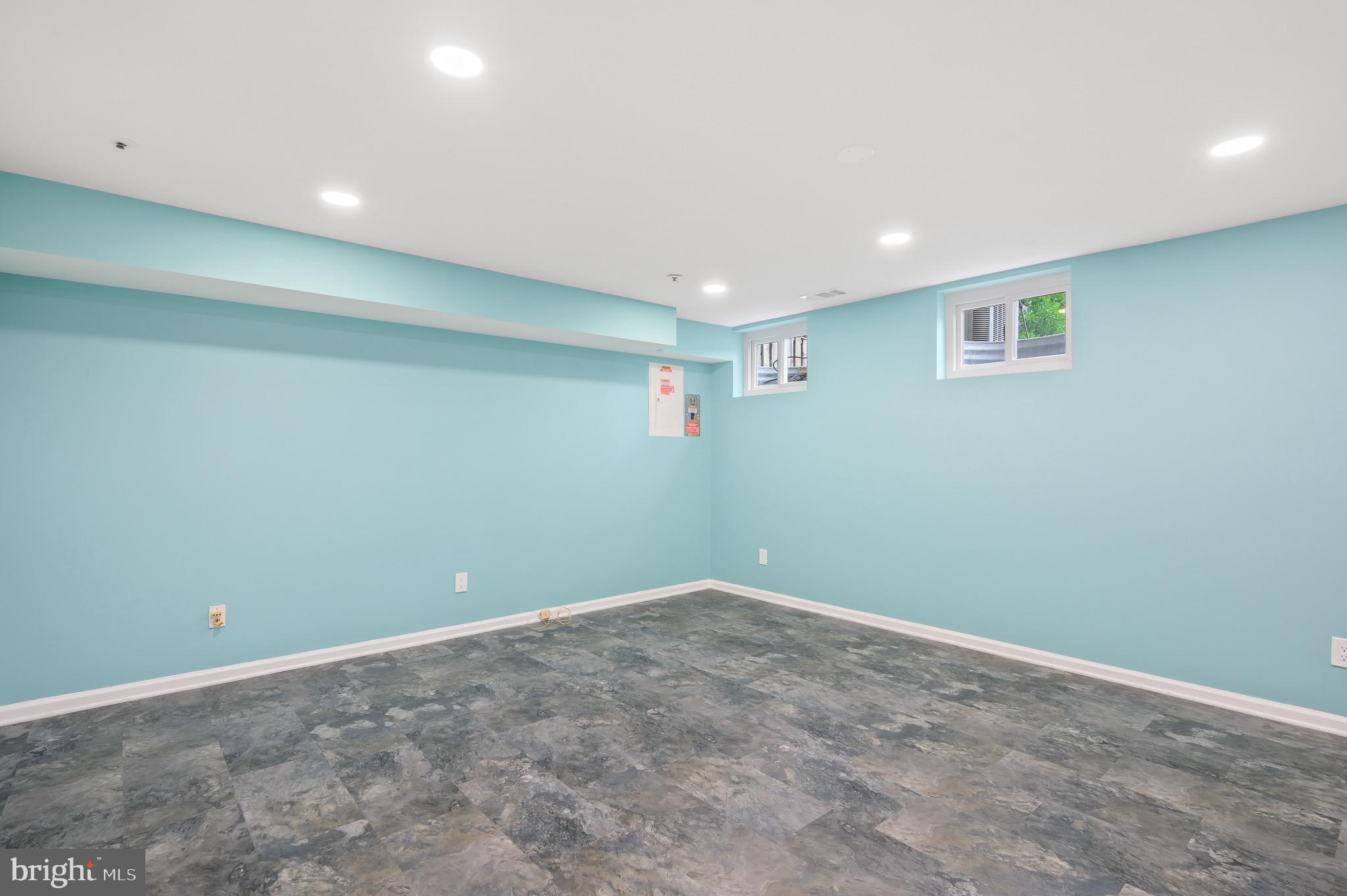 ASHBURN VILLAGE - Residential Lease