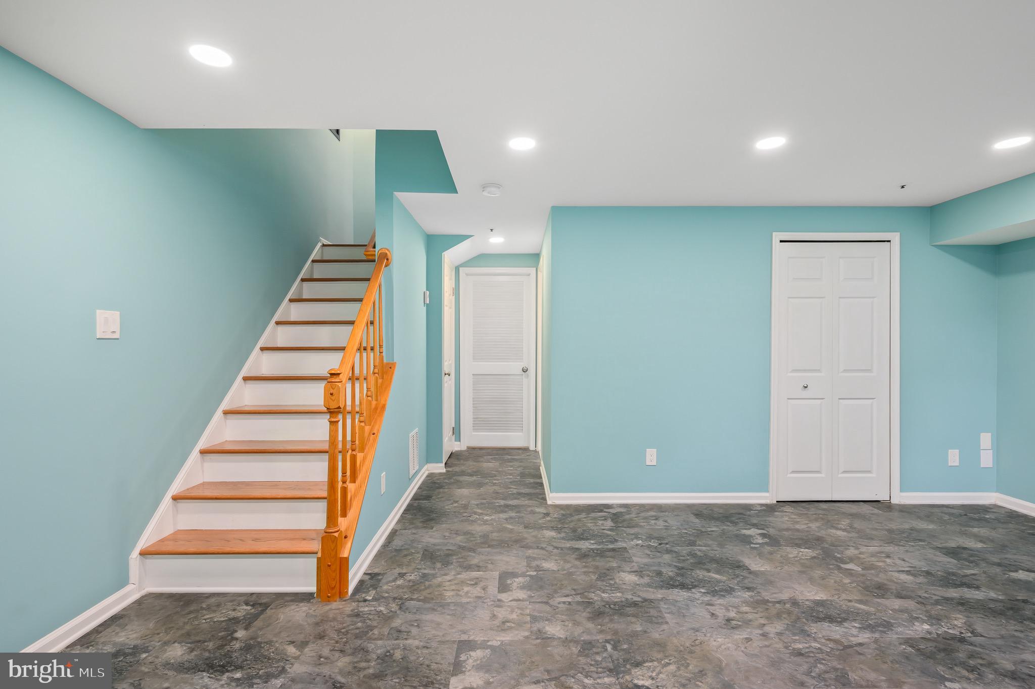 ASHBURN VILLAGE - Residential Lease