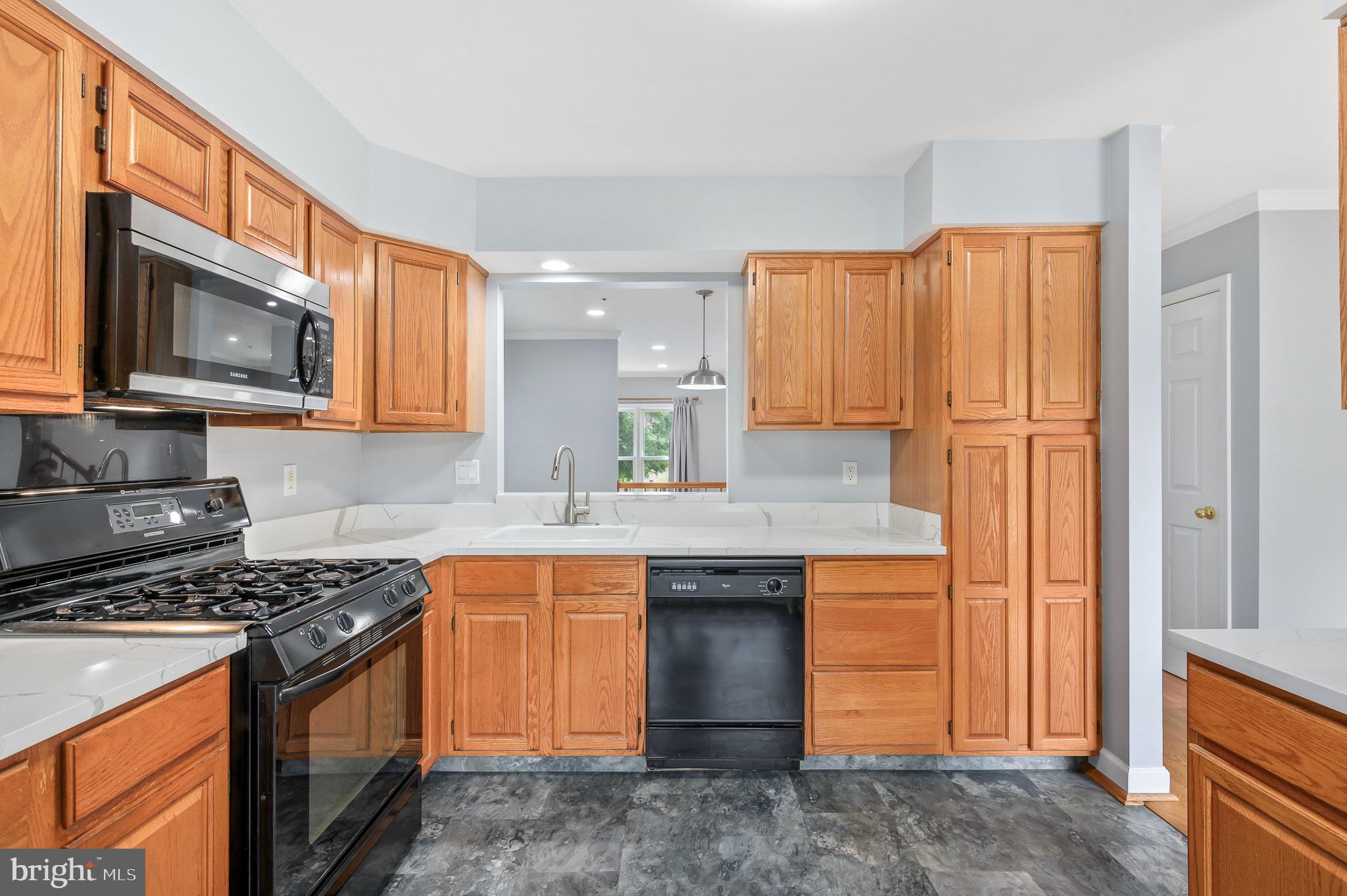 ASHBURN VILLAGE - Residential Lease