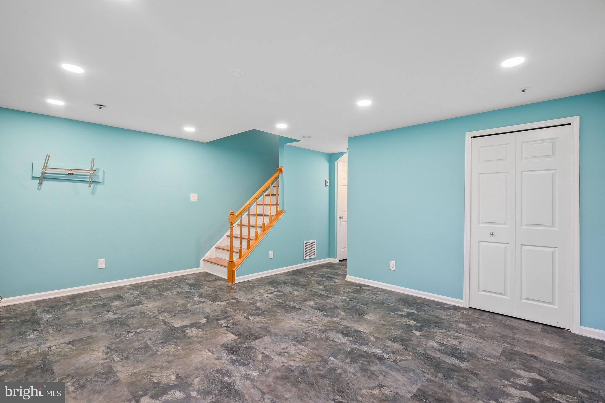 ASHBURN VILLAGE - Residential Lease