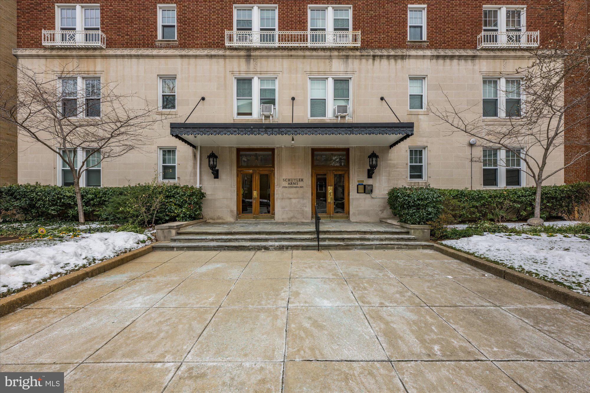 1954 COLUMBIA ROAD NW 109