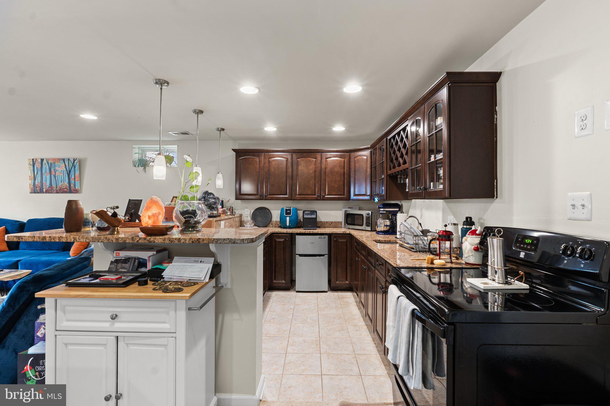 UNIVERSITY VILLAGE - Residential Lease