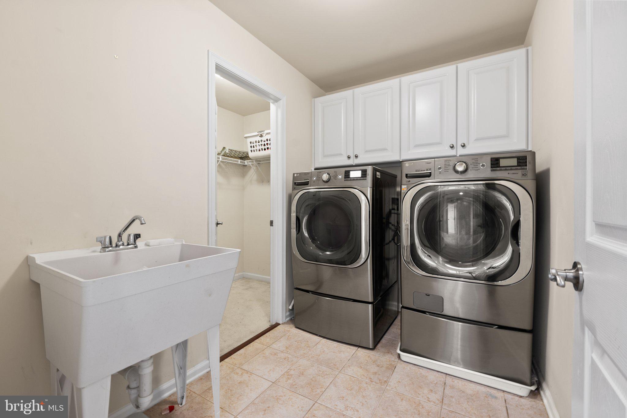 UNIVERSITY VILLAGE - Residential Lease