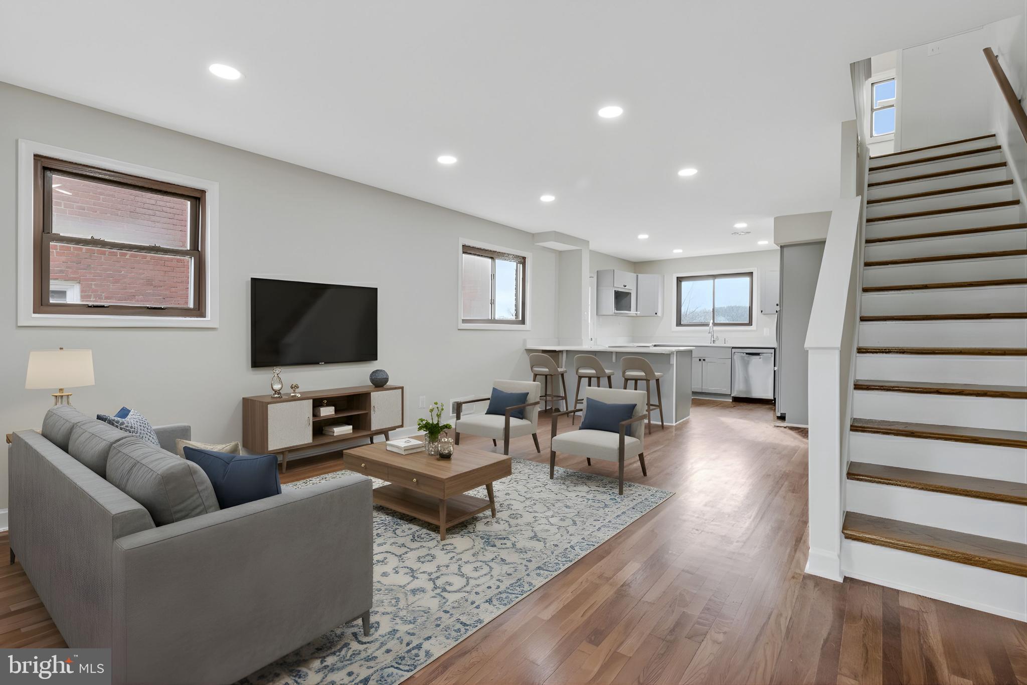 5826 EASTERN AVENUE NE