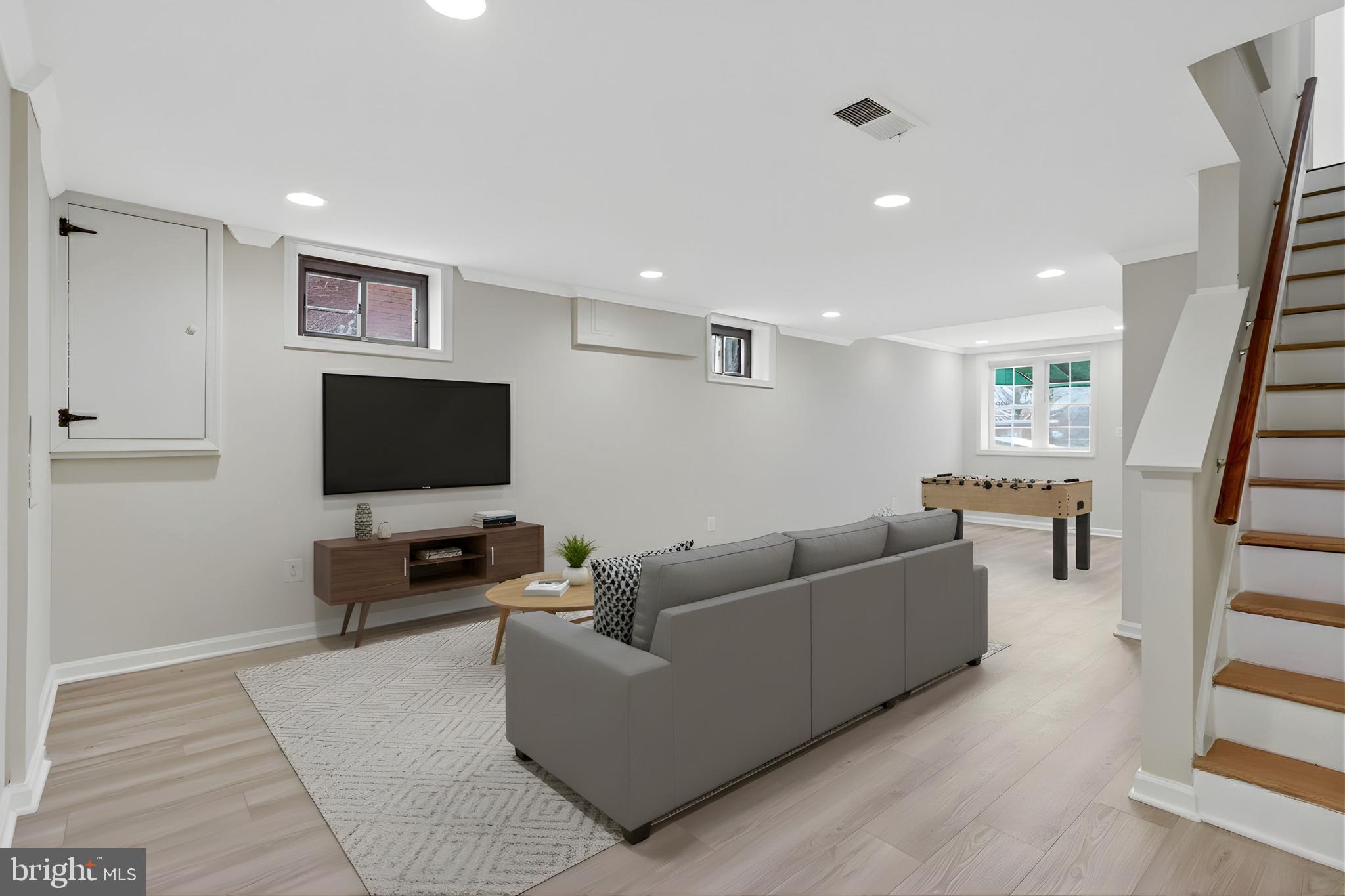 5826 EASTERN AVENUE NE