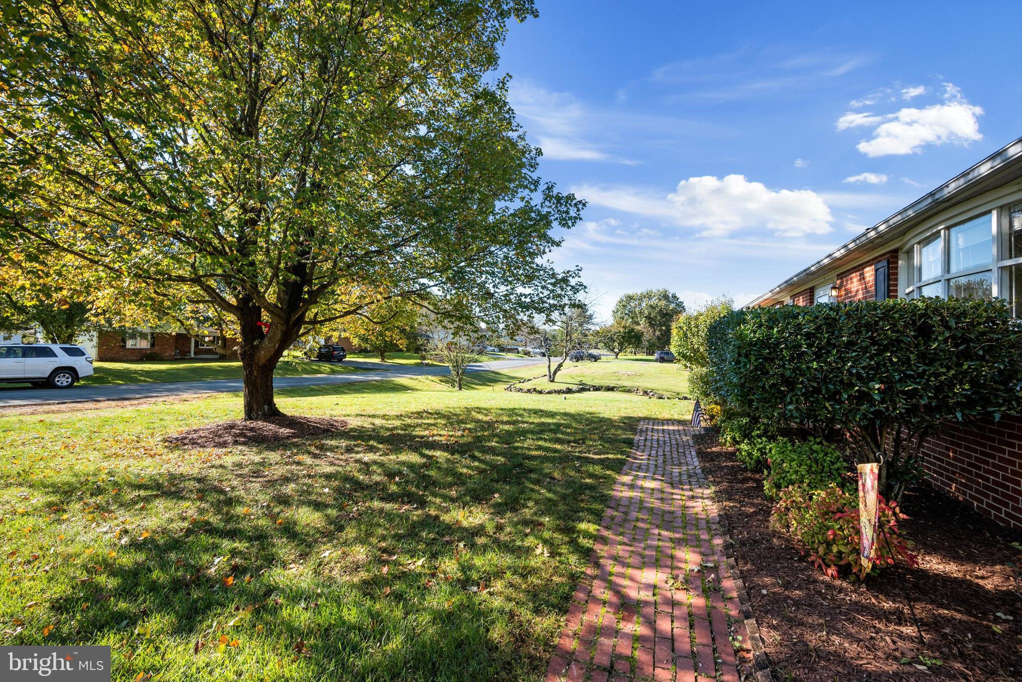 WAKELAND MANOR - Residential