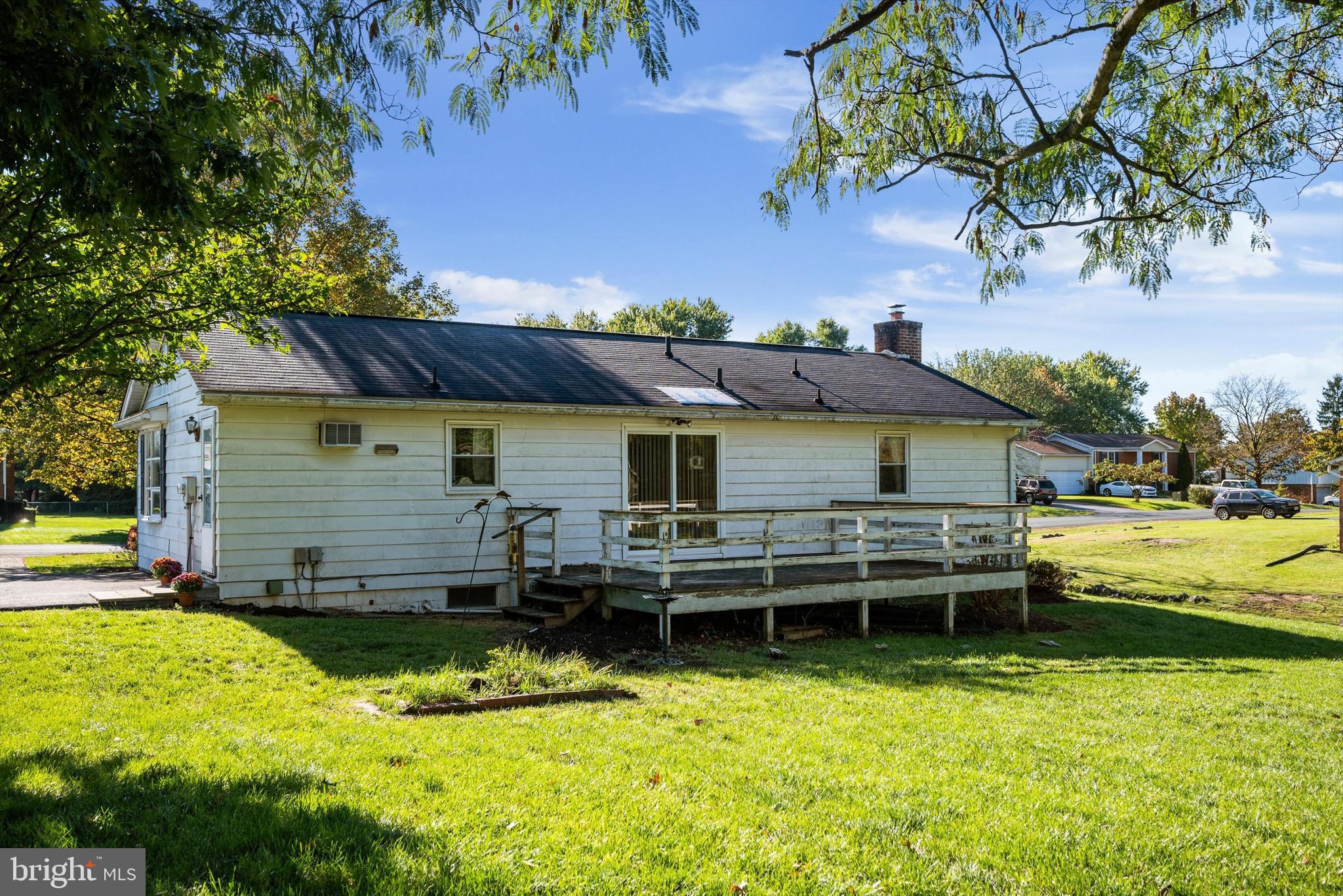 WAKELAND MANOR - Residential