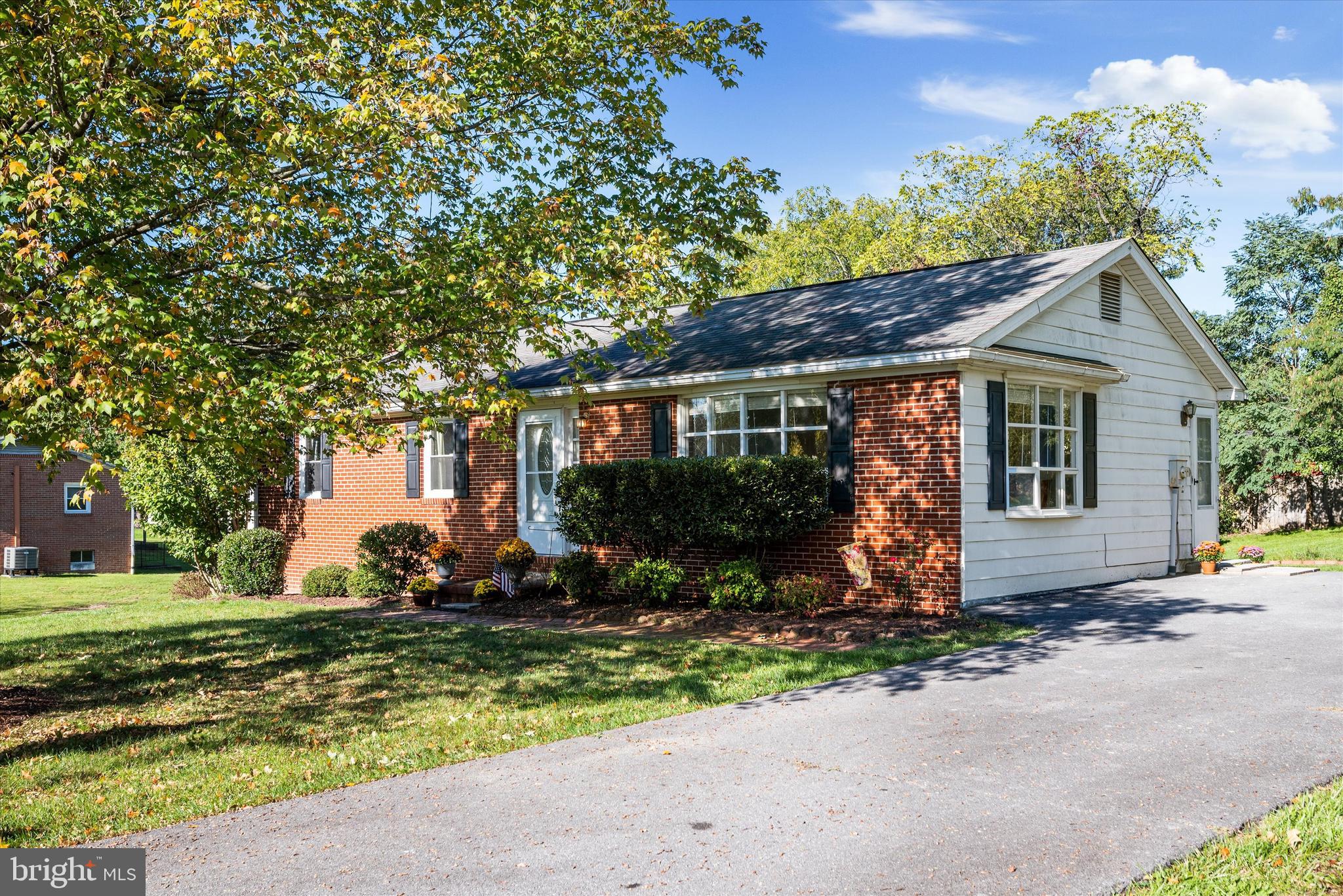 WAKELAND MANOR - Residential