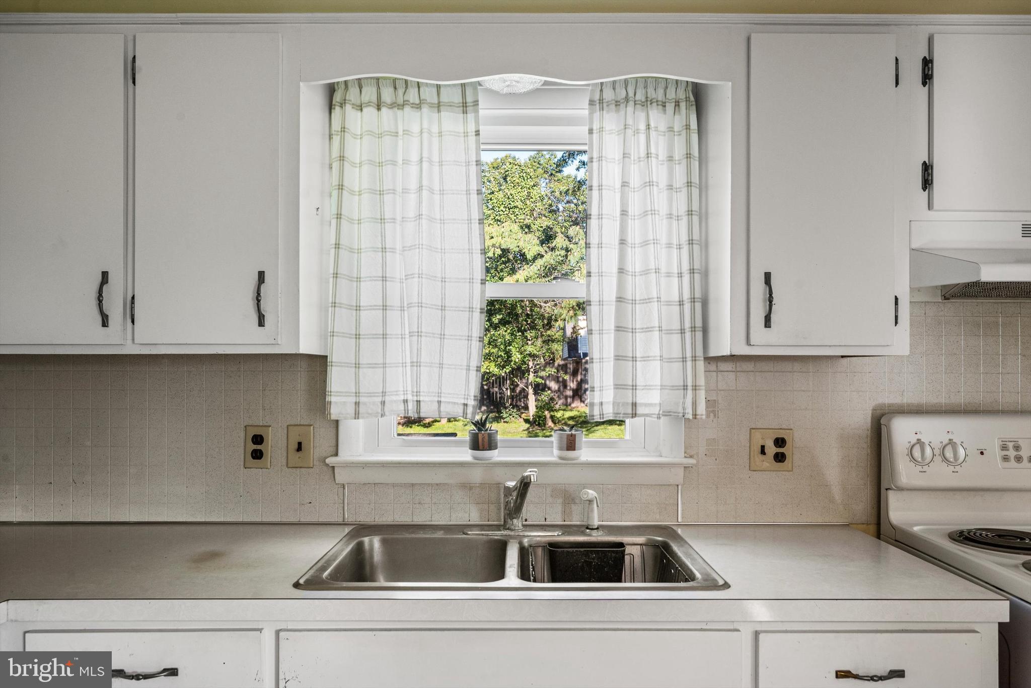 WAKELAND MANOR - Residential