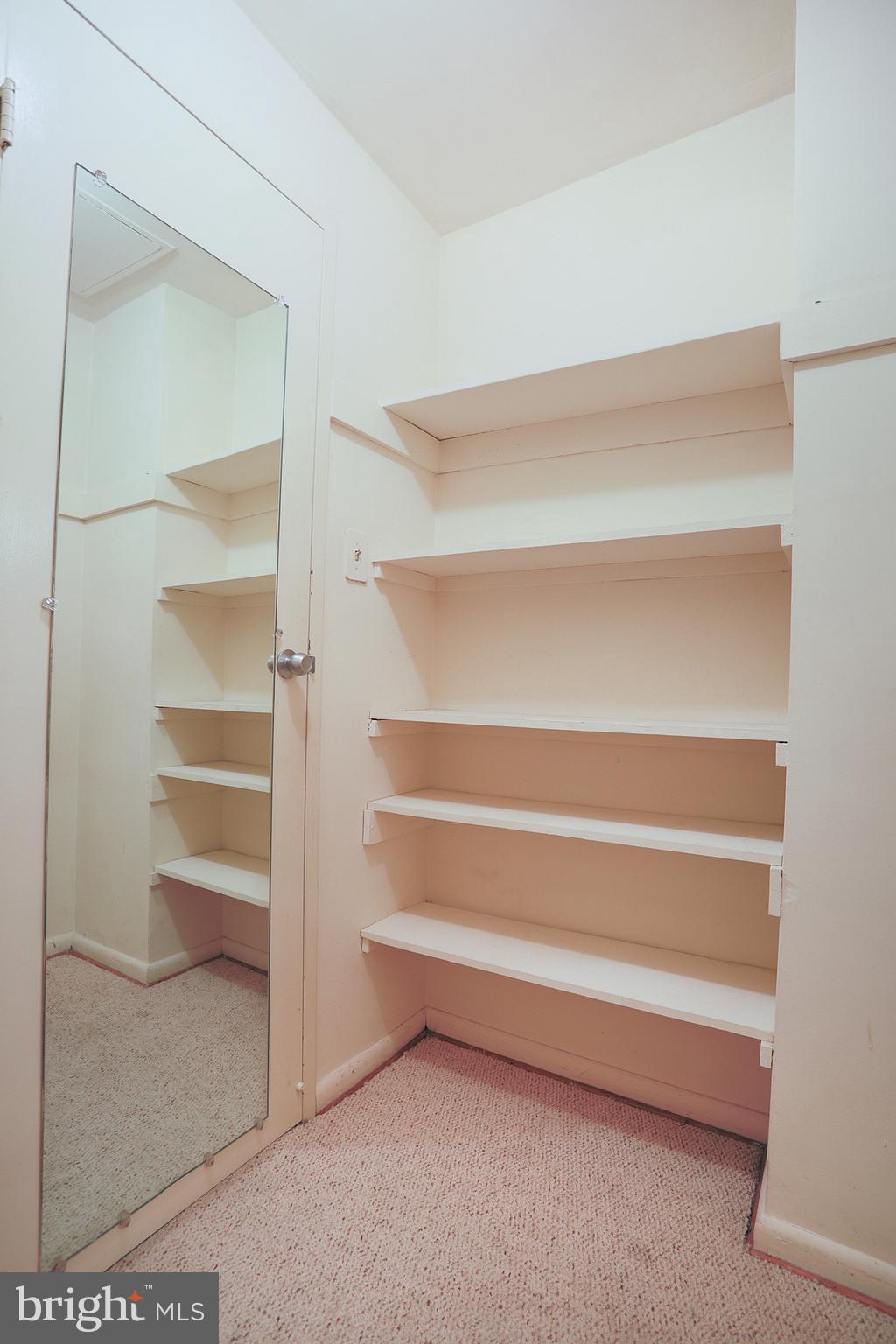 AVALON GROSVENOR TOWER - Residential