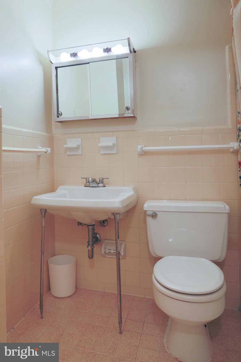 AVALON GROSVENOR TOWER - Residential