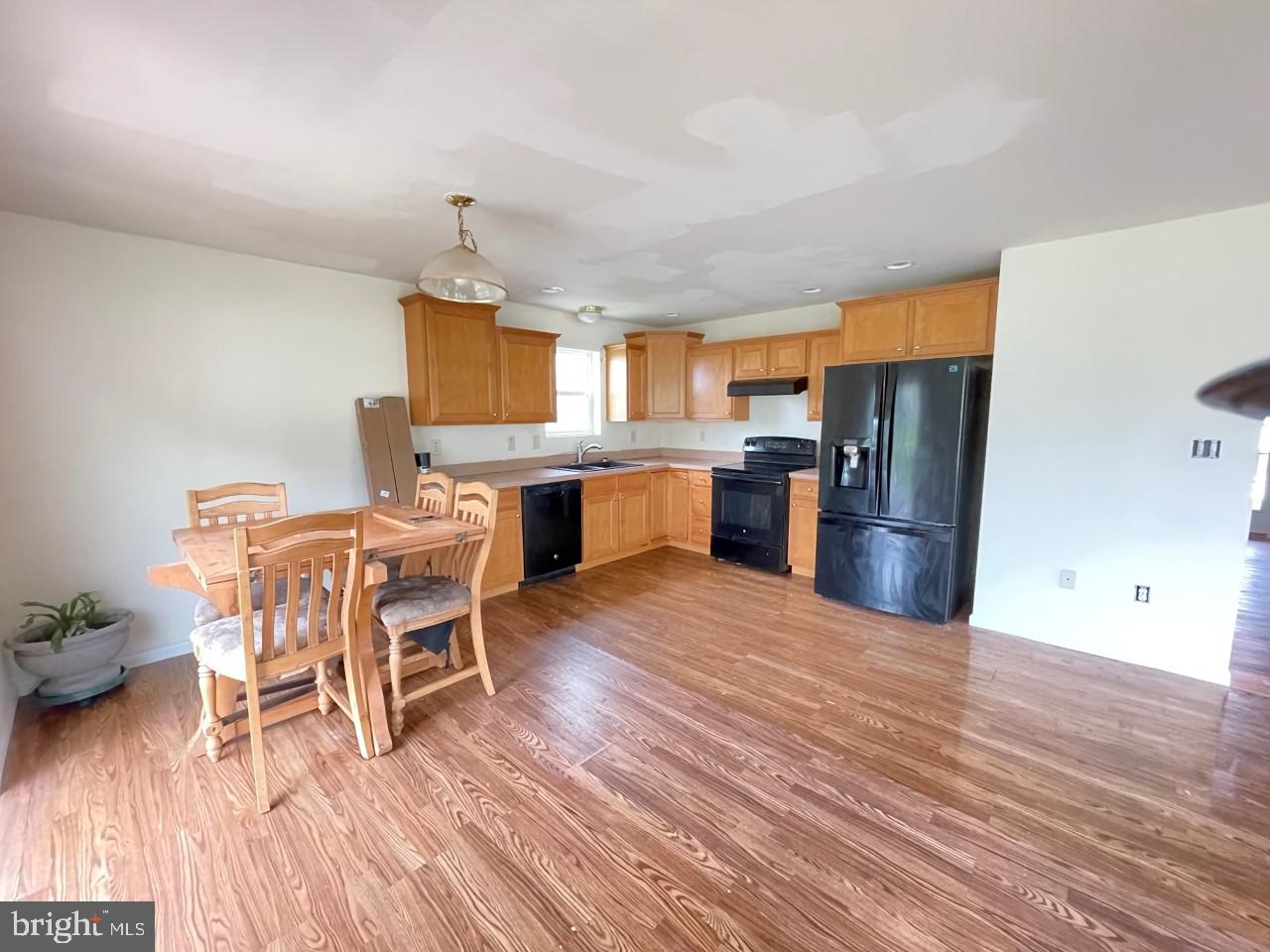 LOGANS RESERVE - Residential