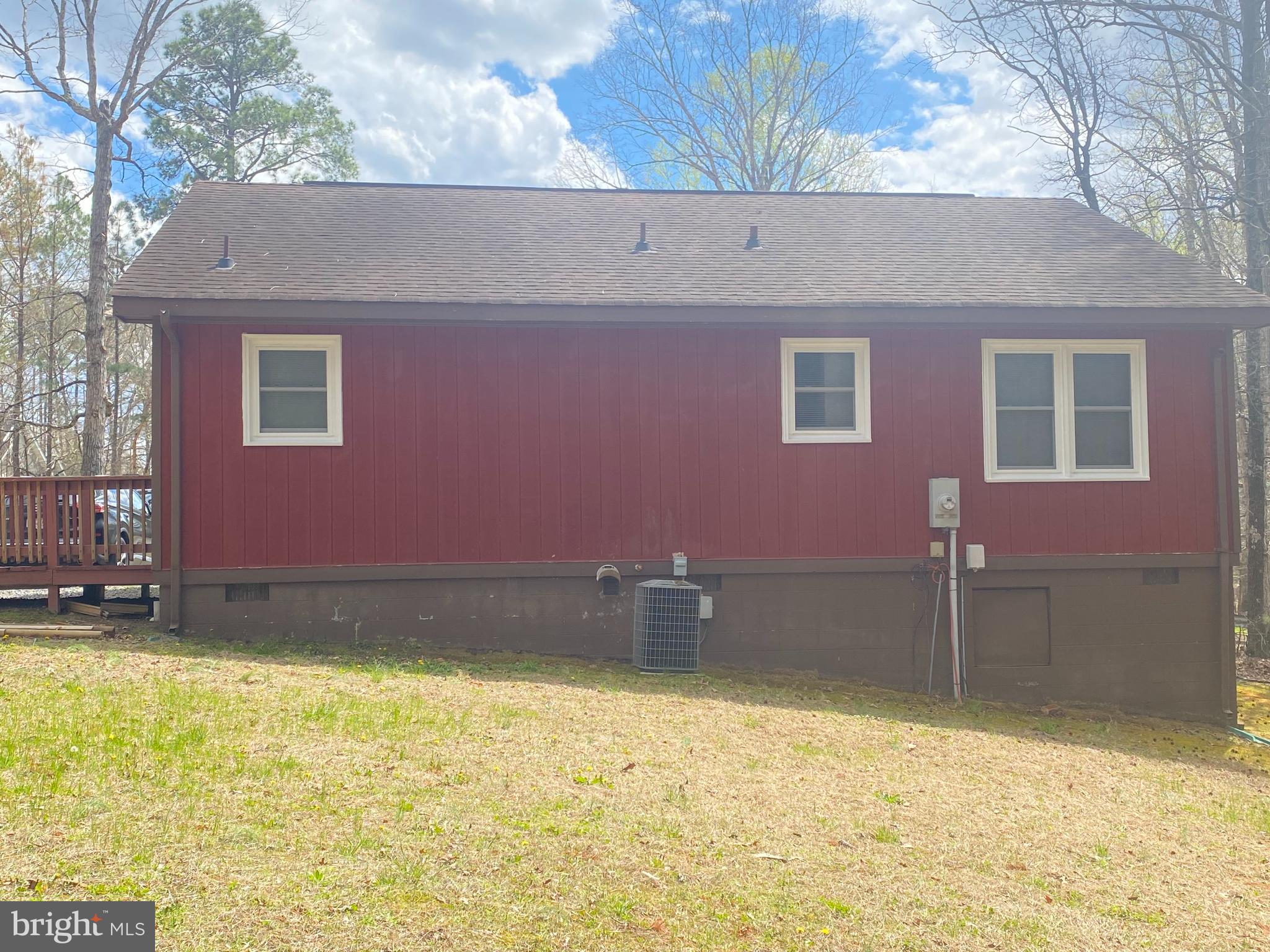 LAKE LAND - Residential Lease