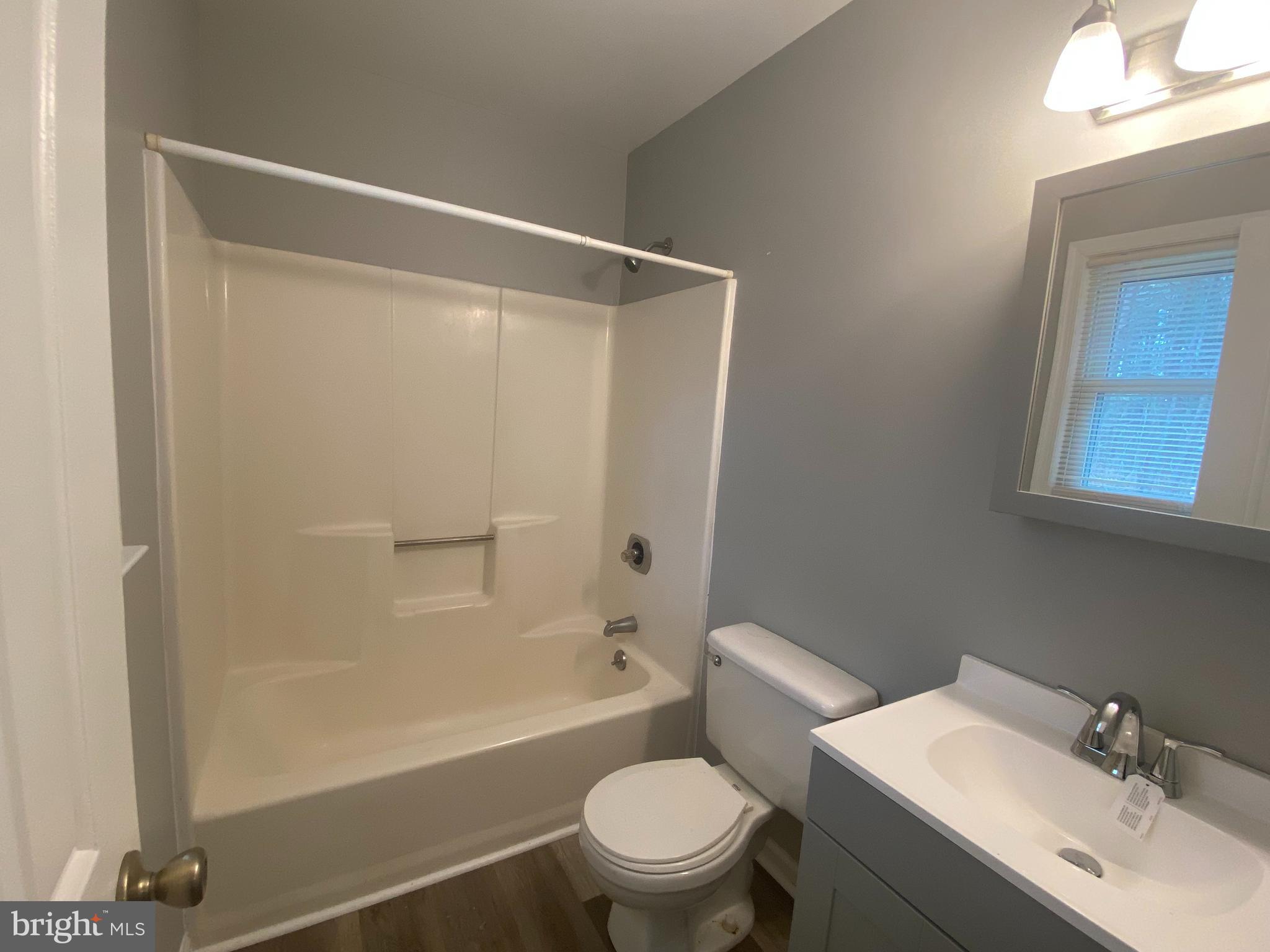 LAKE LAND - Residential Lease