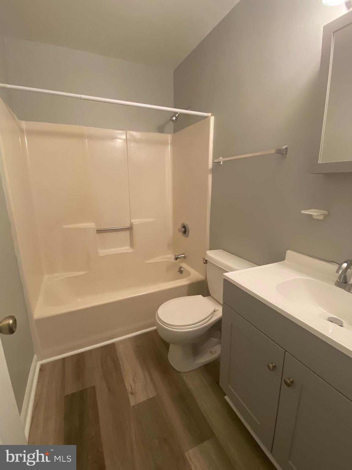 LAKE LAND - Residential Lease