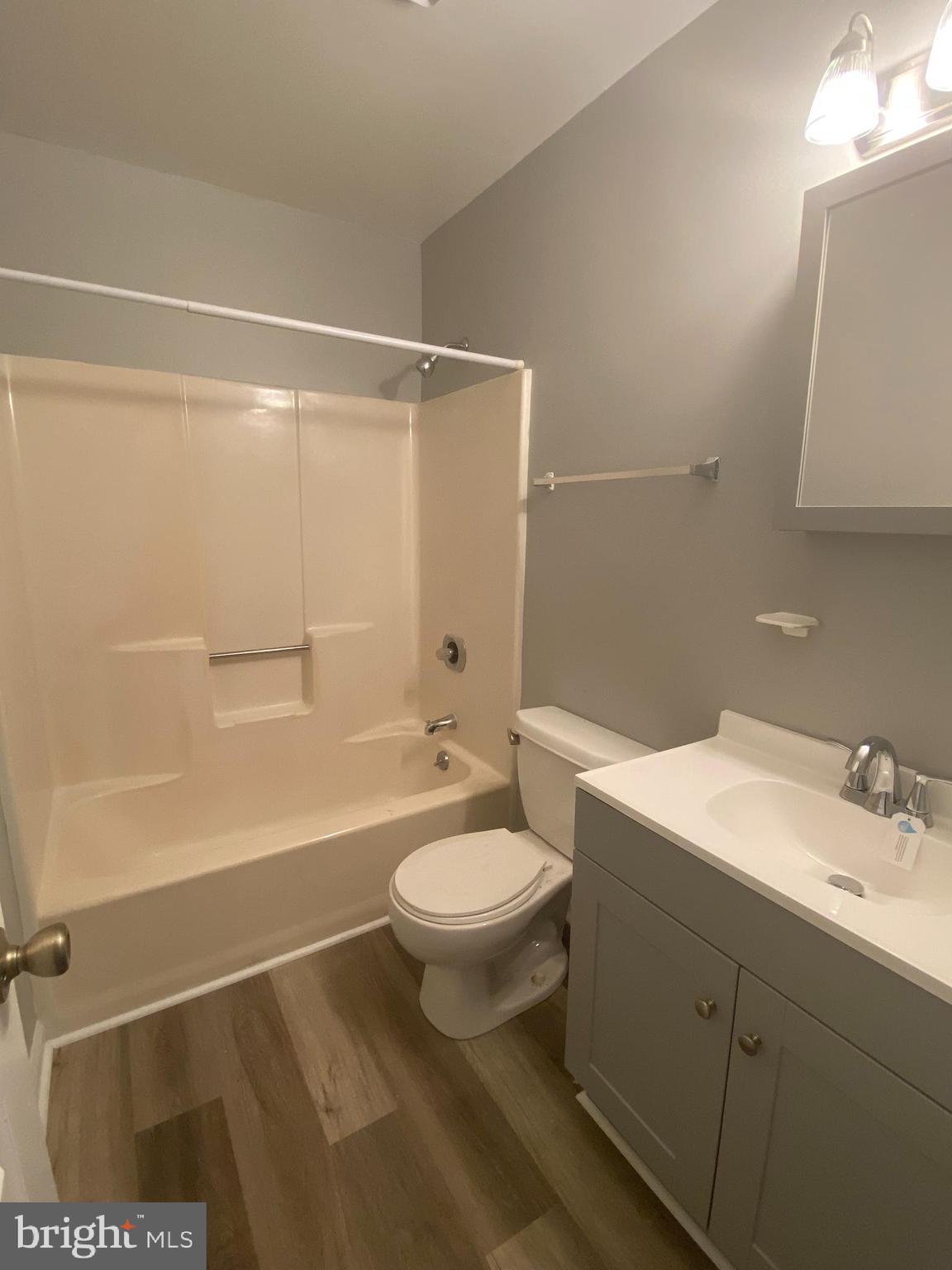 LAKE LAND - Residential Lease