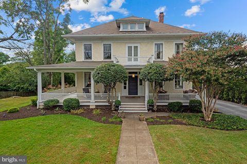 Photo of 6812 CONNECTICUT AVE, CHEVY CHASE, MD 20815 (MLS # MDMC2081220)