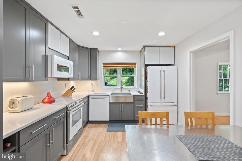 KENWOOD FOREST - Residential