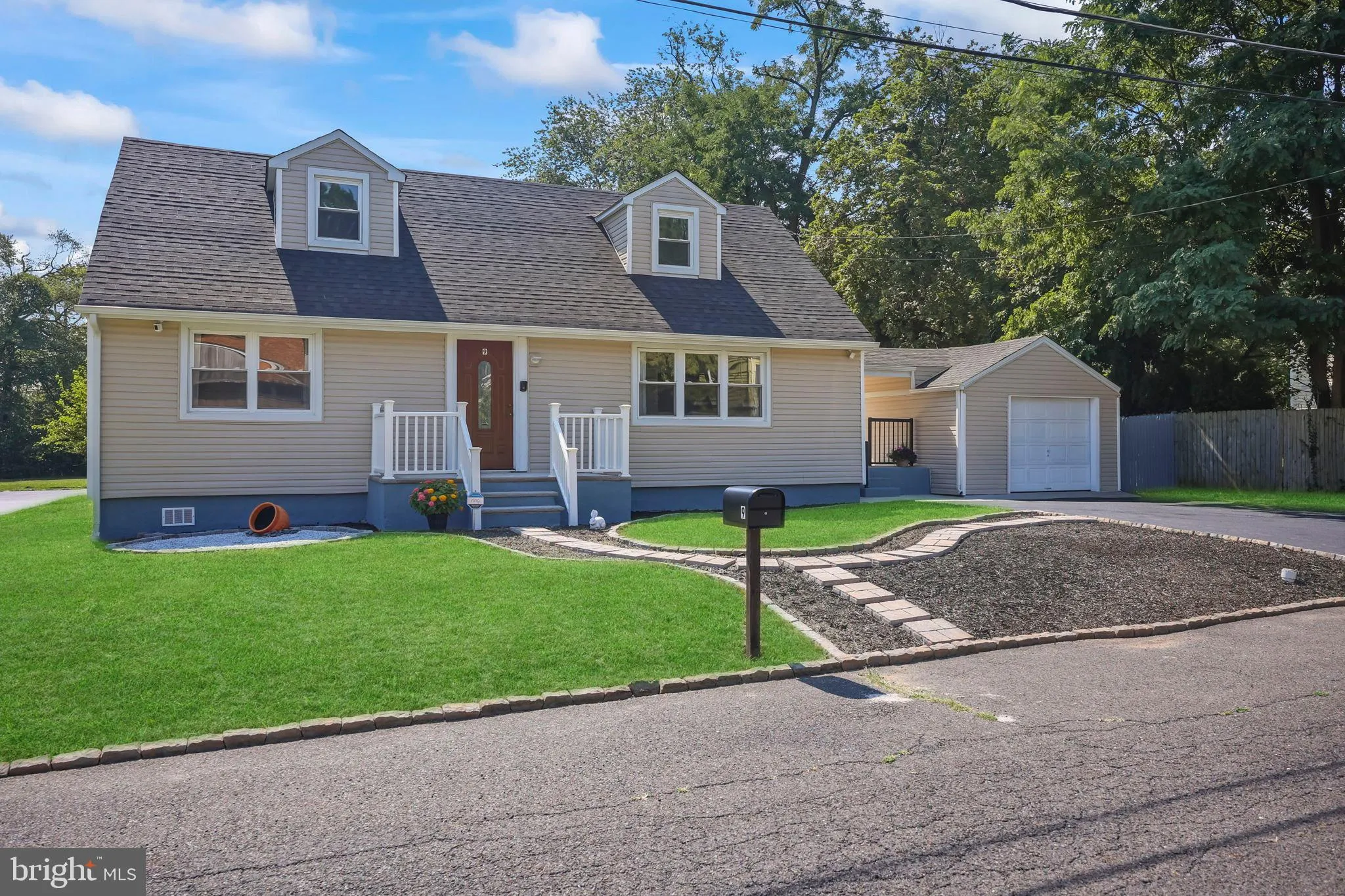 Ewing, New Jersey 08638, United States, 3 Bedrooms Bedrooms, ,2 BathroomsBathrooms,Residential,Pending,182527