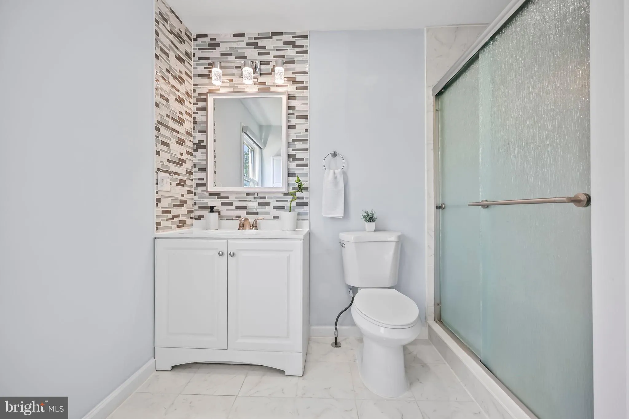 Ewing, New Jersey 08638, United States, 3 Bedrooms Bedrooms, ,2 BathroomsBathrooms,Residential,Pending,182527