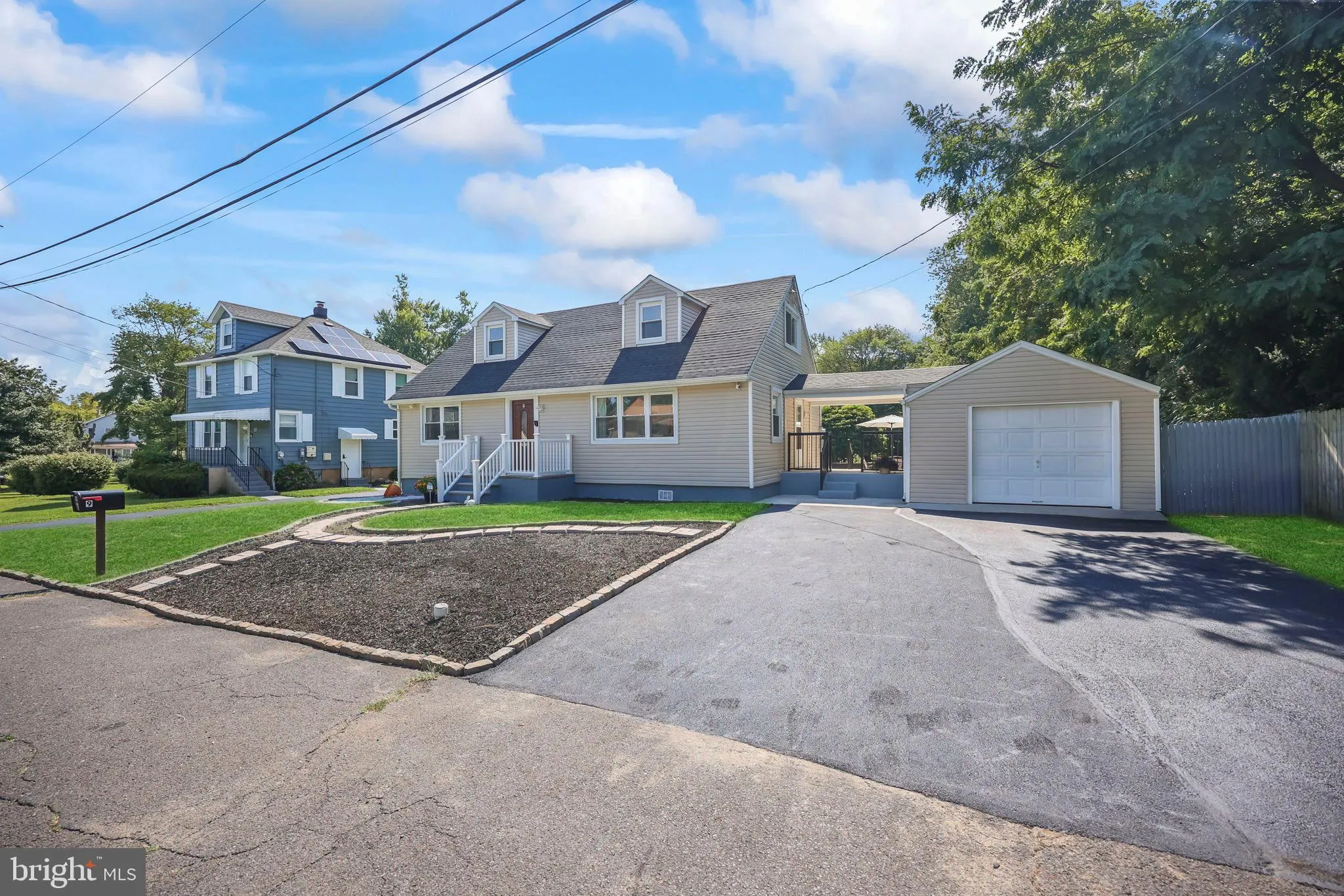 Ewing, New Jersey 08638, United States, 3 Bedrooms Bedrooms, ,2 BathroomsBathrooms,Residential,Pending,182527