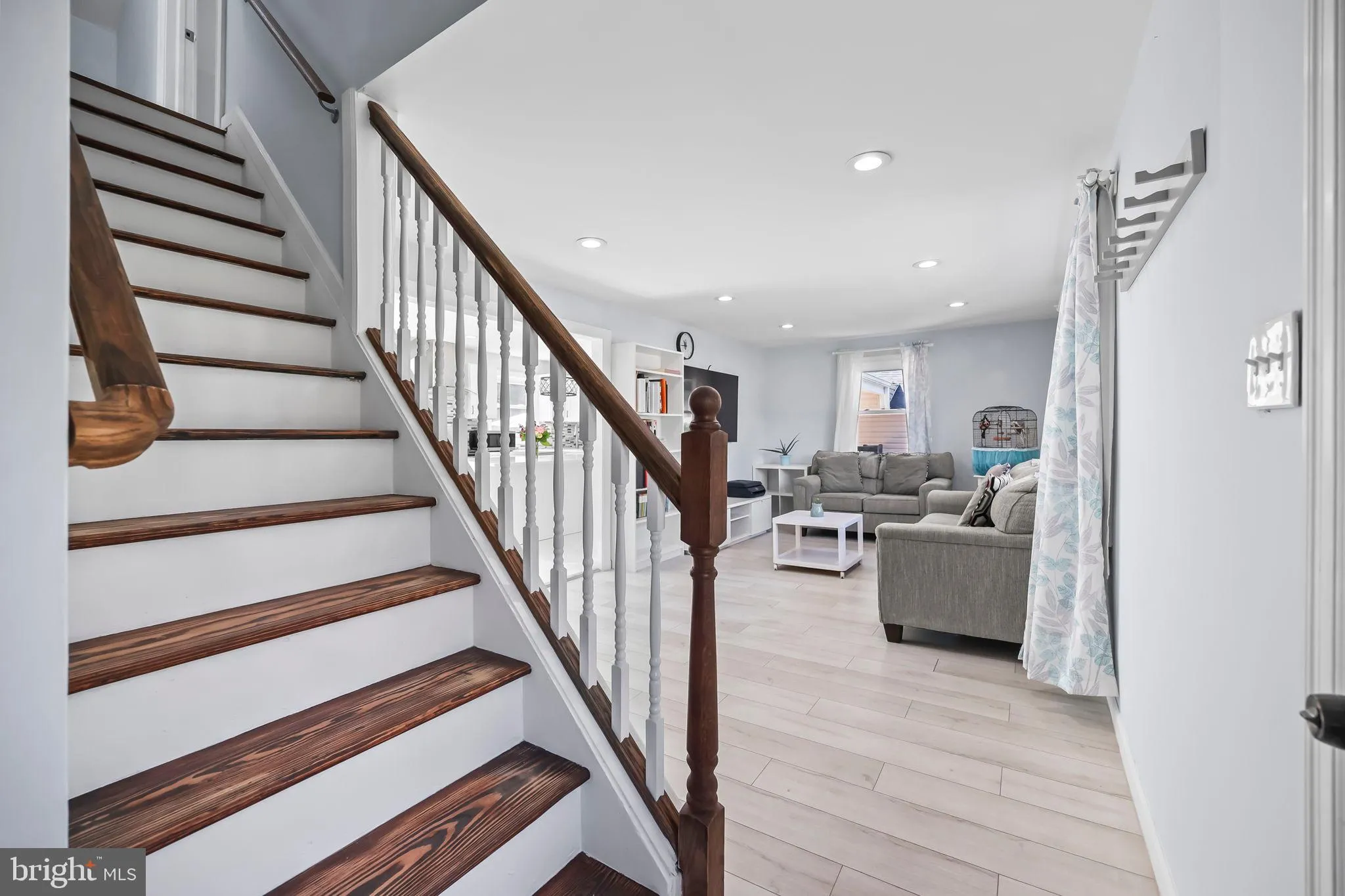 Ewing, New Jersey 08638, United States, 3 Bedrooms Bedrooms, ,2 BathroomsBathrooms,Residential,Pending,182527