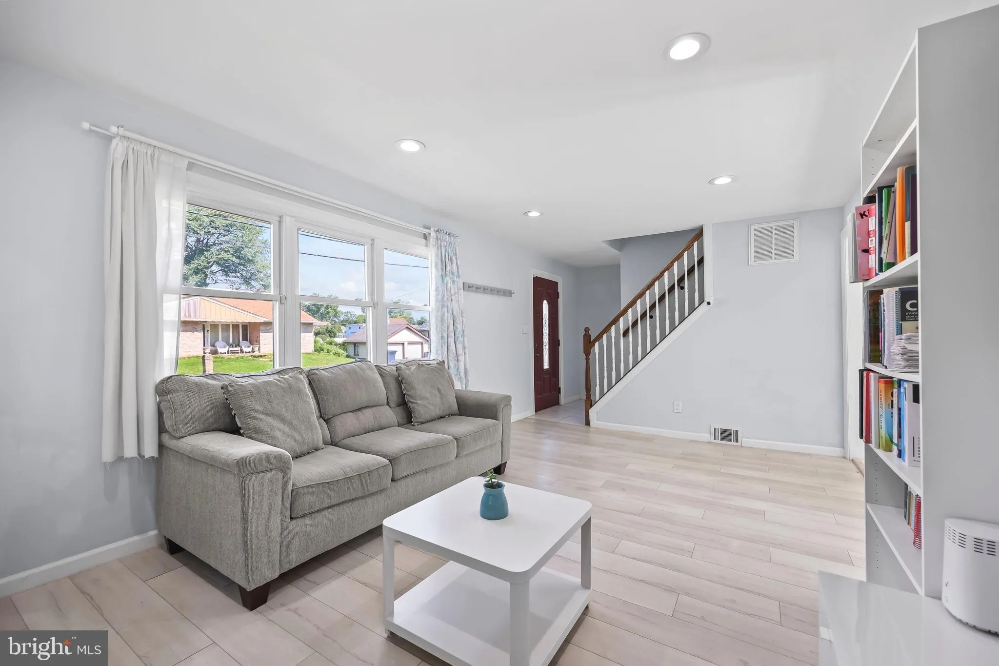 Ewing, New Jersey 08638, United States, 3 Bedrooms Bedrooms, ,2 BathroomsBathrooms,Residential,Pending,182527