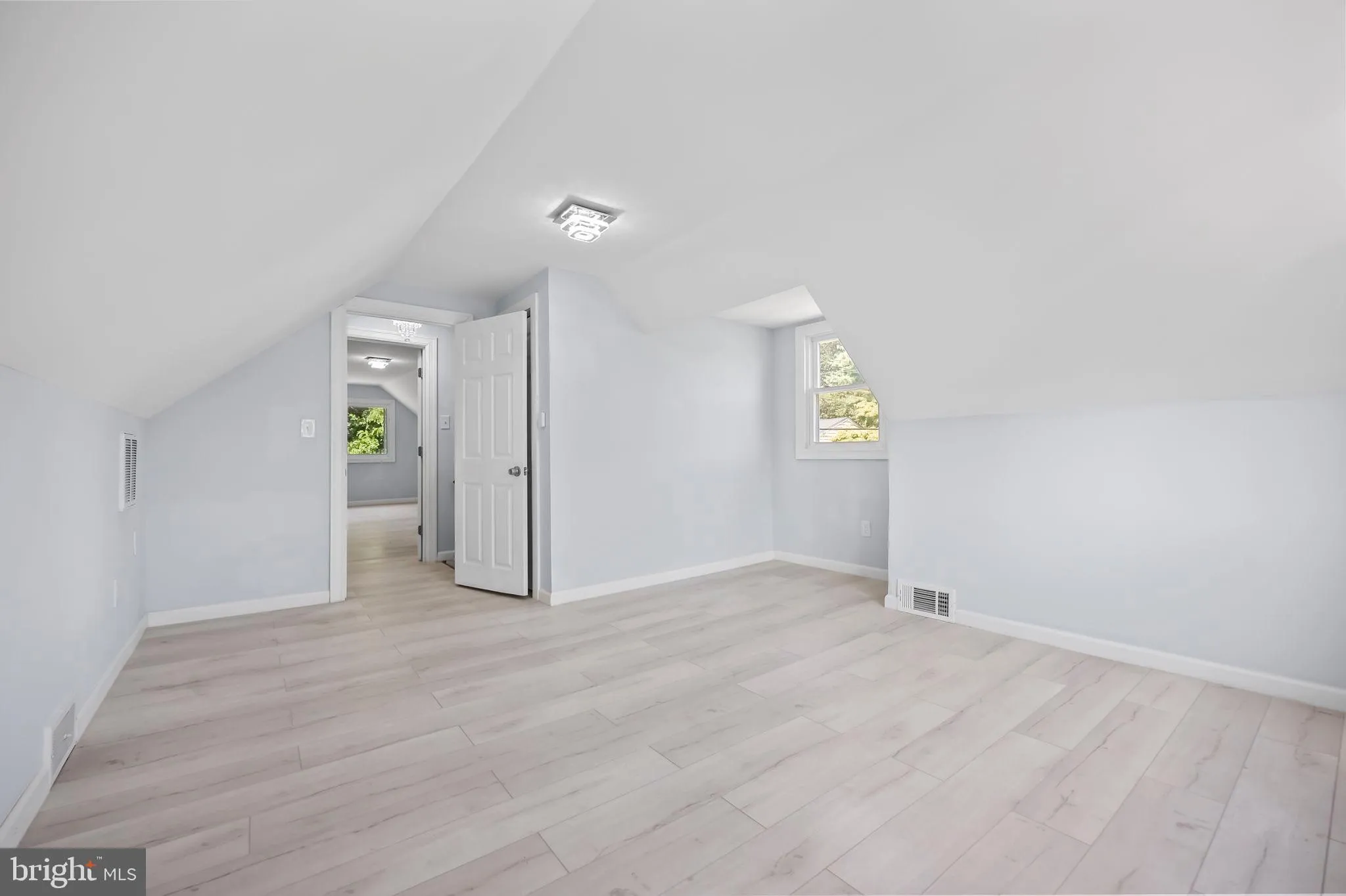 Ewing, New Jersey 08638, United States, 3 Bedrooms Bedrooms, ,2 BathroomsBathrooms,Residential,Pending,182527