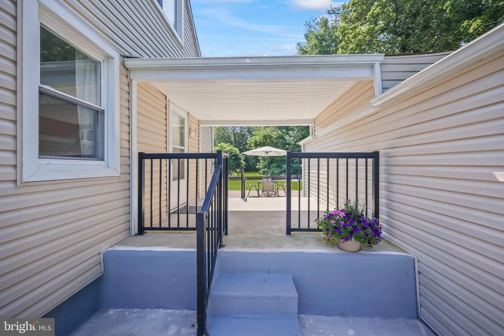 Ewing, New Jersey 08638, United States, 3 Bedrooms Bedrooms, ,2 BathroomsBathrooms,Residential,Pending,182527