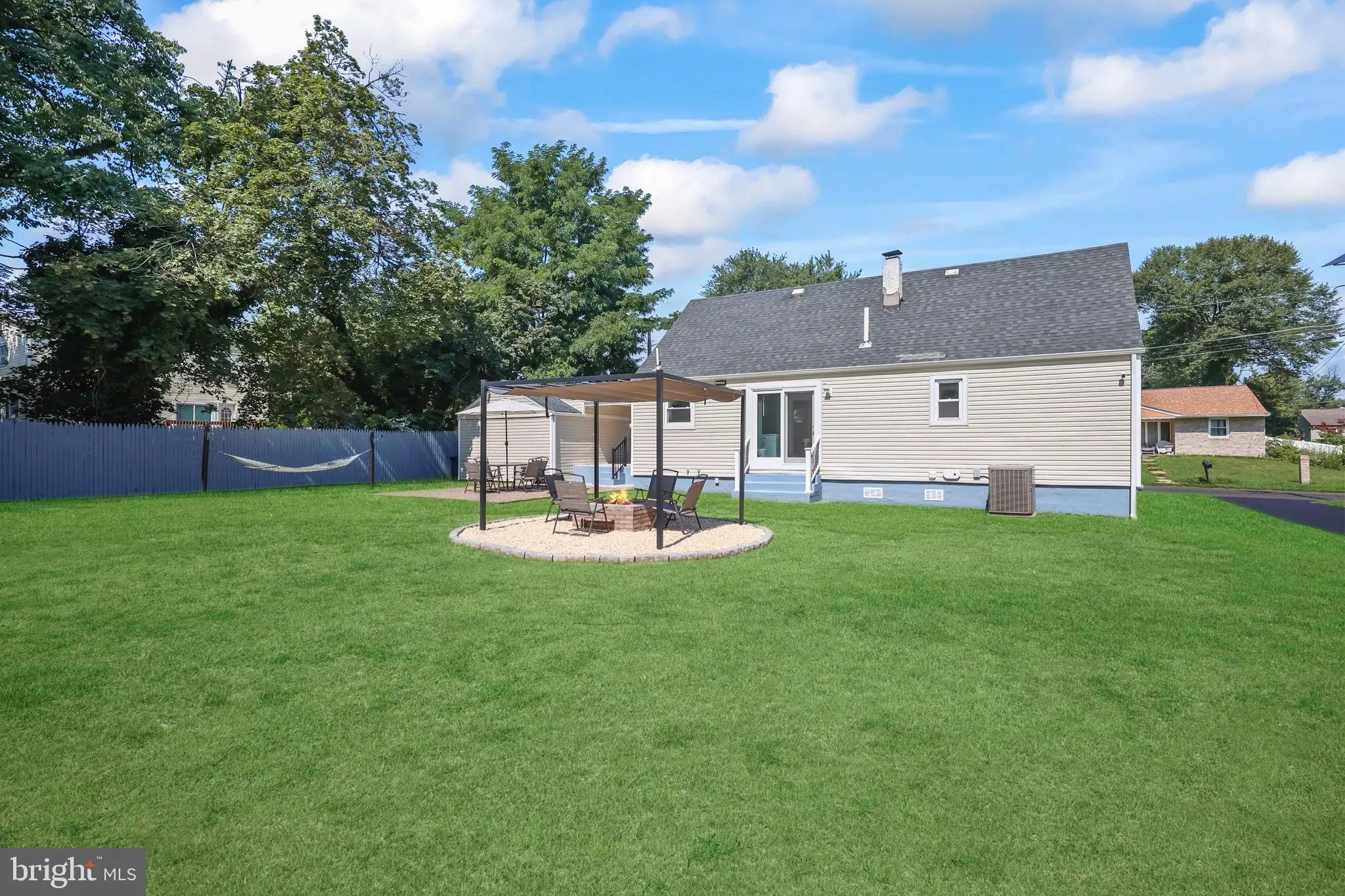 Ewing, New Jersey 08638, United States, 3 Bedrooms Bedrooms, ,2 BathroomsBathrooms,Residential,Pending,182527