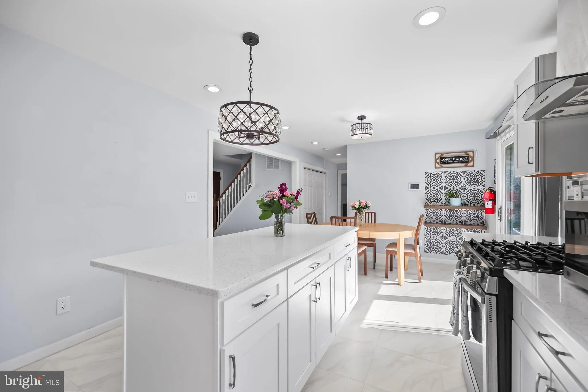 Ewing, New Jersey 08638, United States, 3 Bedrooms Bedrooms, ,2 BathroomsBathrooms,Residential,Pending,182527