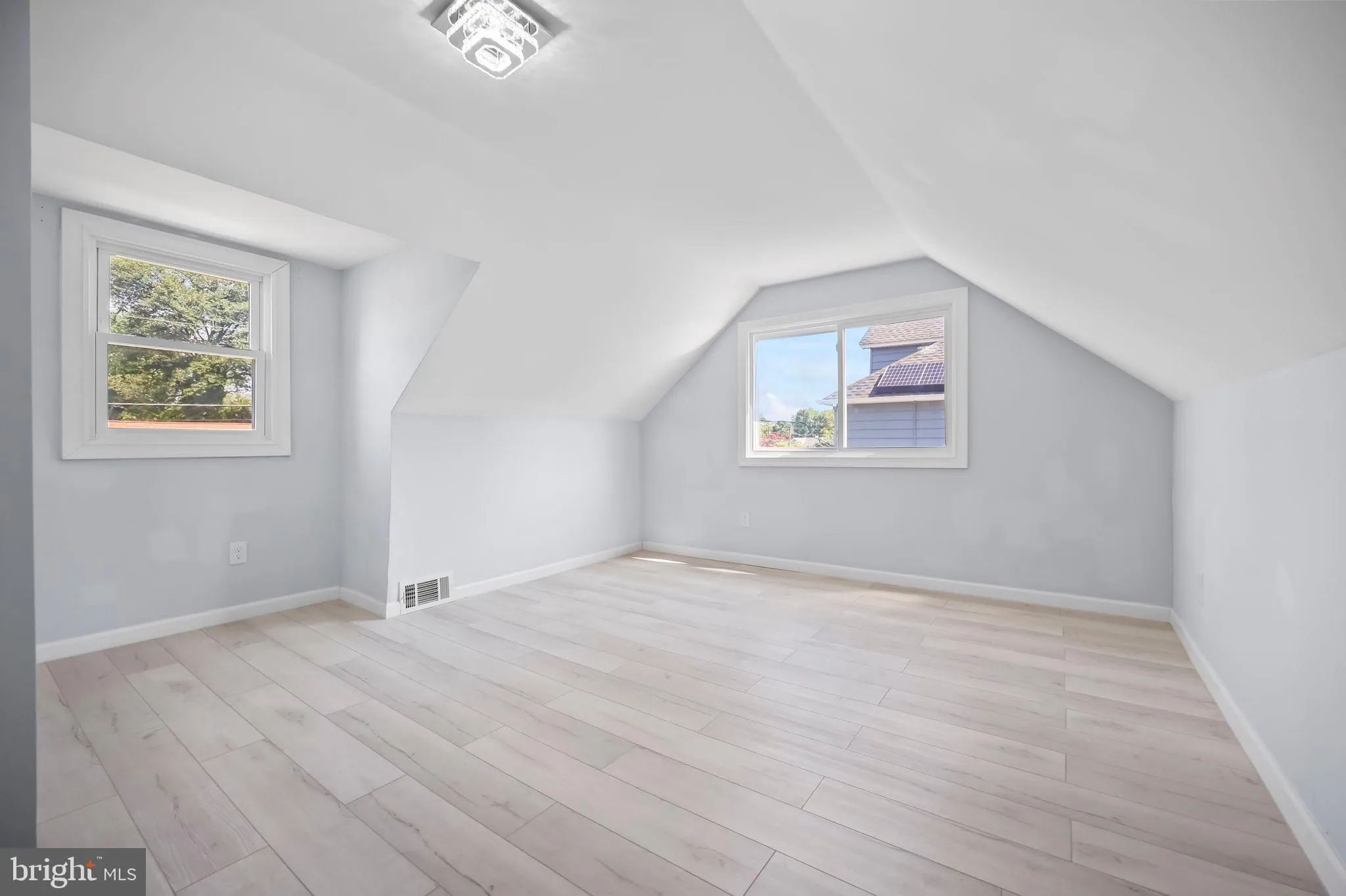 Ewing, New Jersey 08638, United States, 3 Bedrooms Bedrooms, ,2 BathroomsBathrooms,Residential,Pending,182527