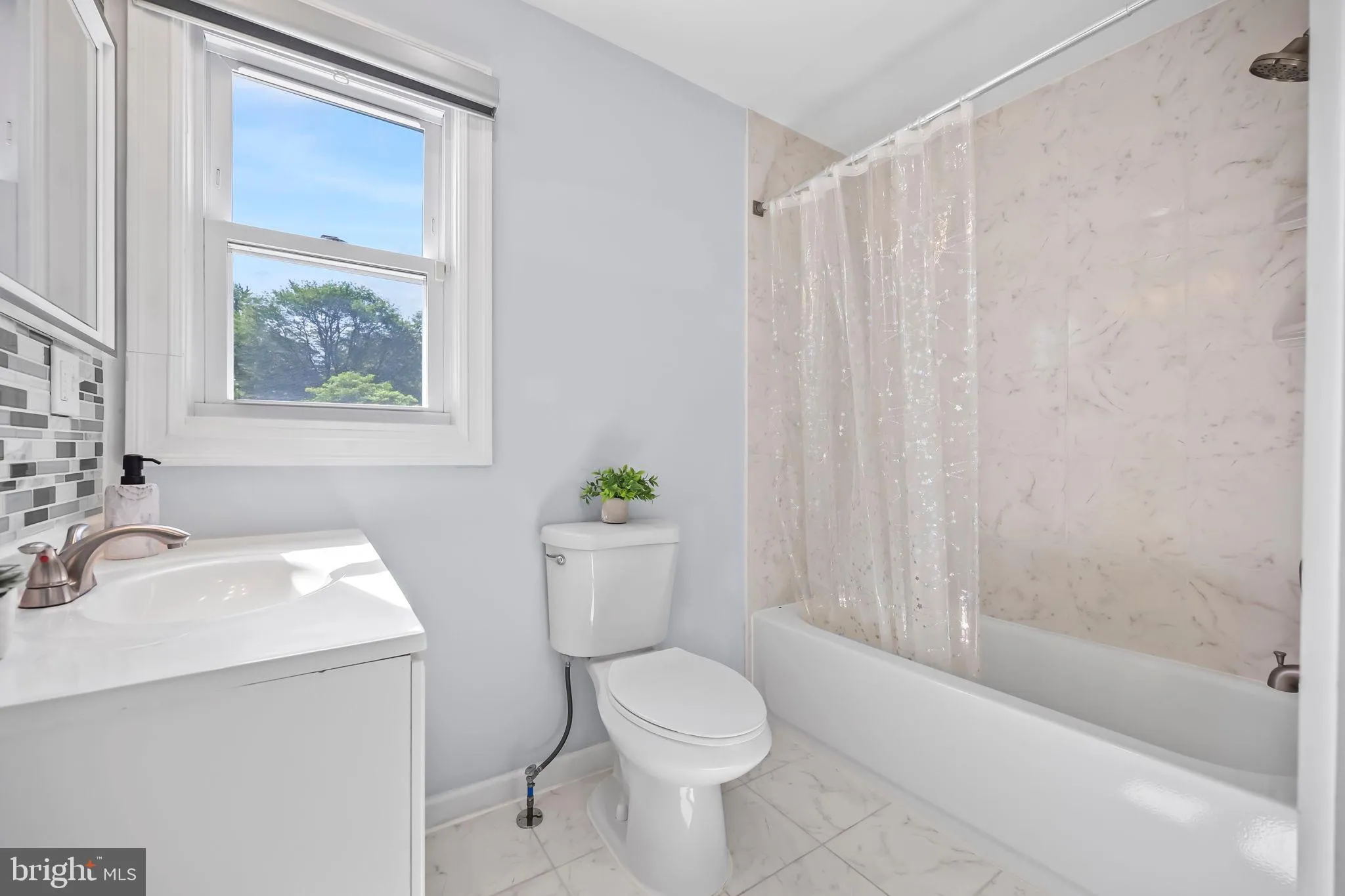 Ewing, New Jersey 08638, United States, 3 Bedrooms Bedrooms, ,2 BathroomsBathrooms,Residential,Pending,182527