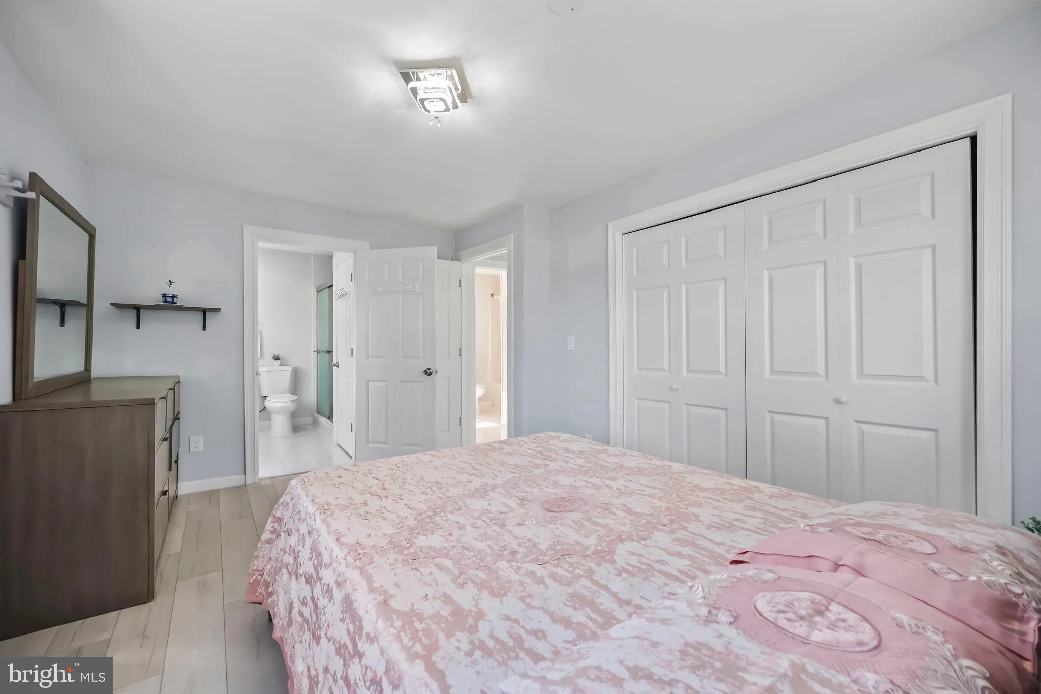 Ewing, New Jersey 08638, United States, 3 Bedrooms Bedrooms, ,2 BathroomsBathrooms,Residential,Pending,182527