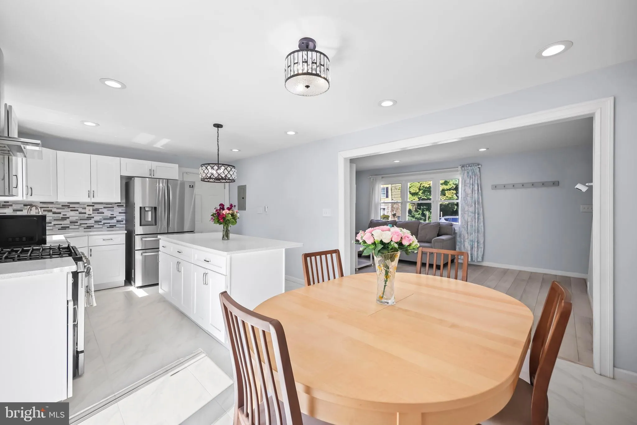 Ewing, New Jersey 08638, United States, 3 Bedrooms Bedrooms, ,2 BathroomsBathrooms,Residential,Pending,182527