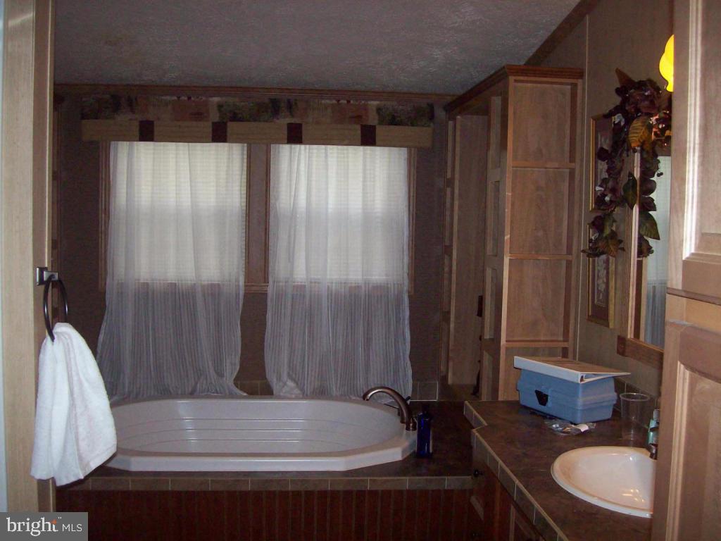 KIRKWOOD - Commercial Sale