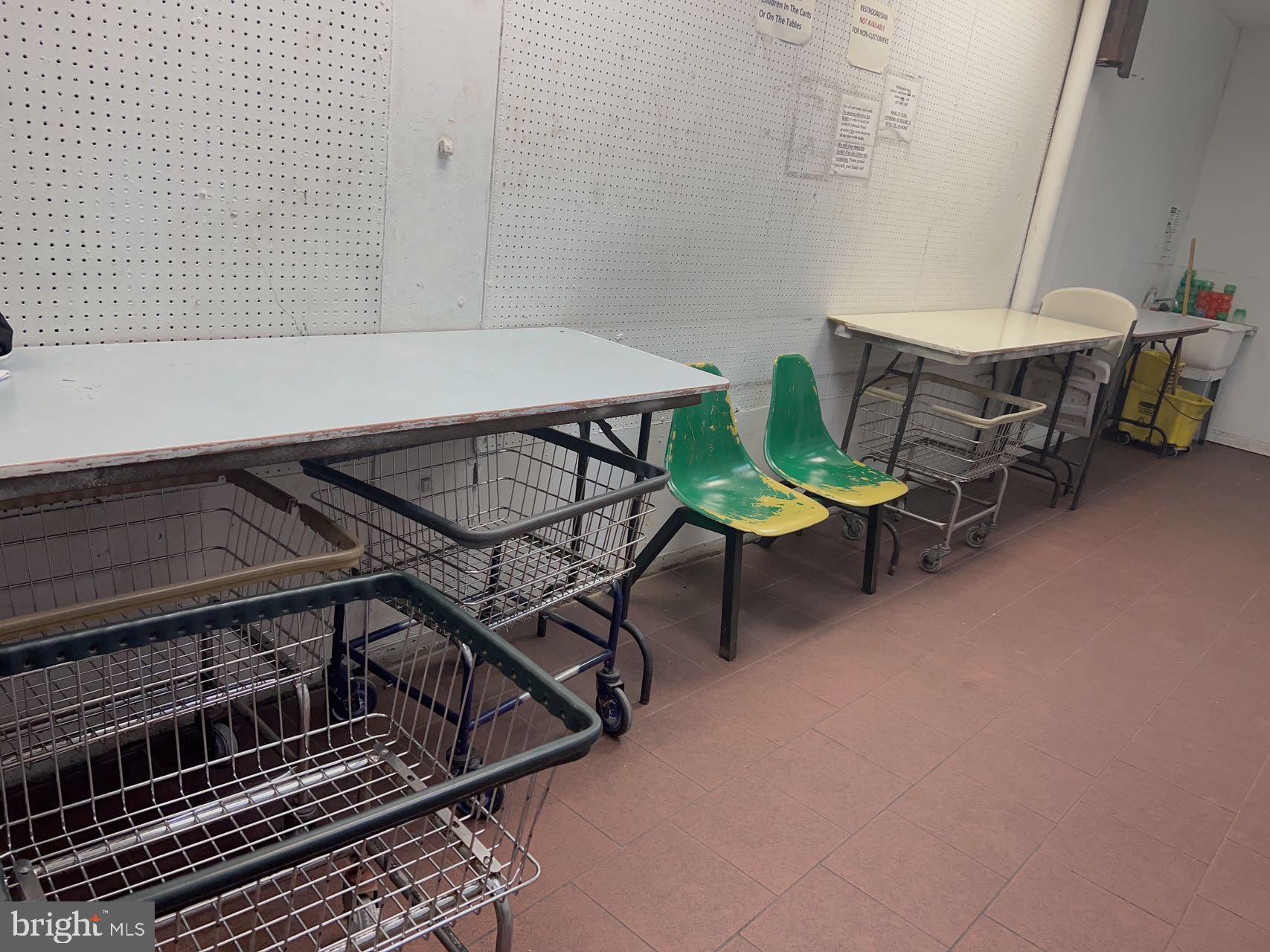 PHILADELPHIA (WEST) - Commercial Sale