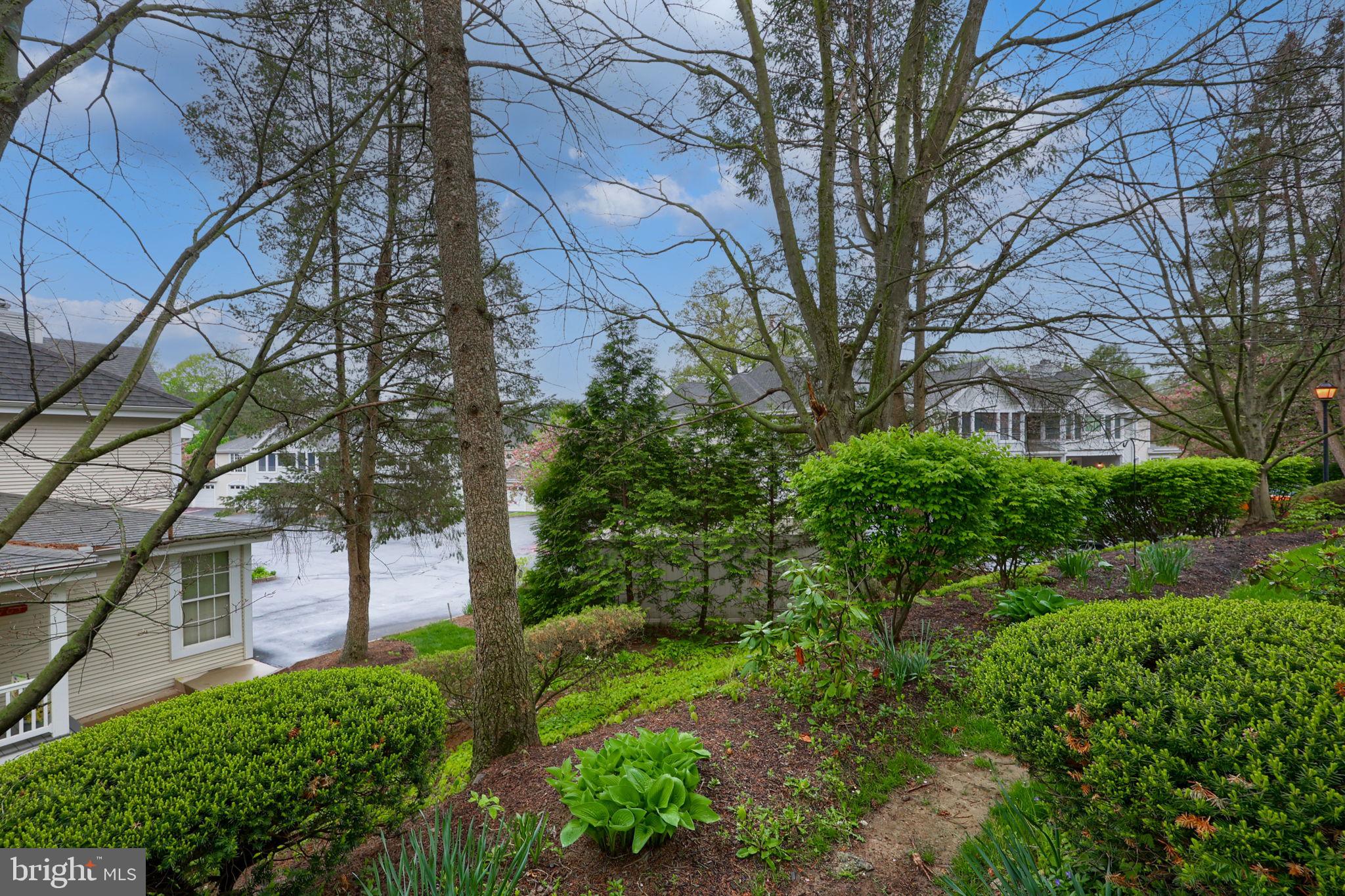 COUNTRY PLACE - Residential