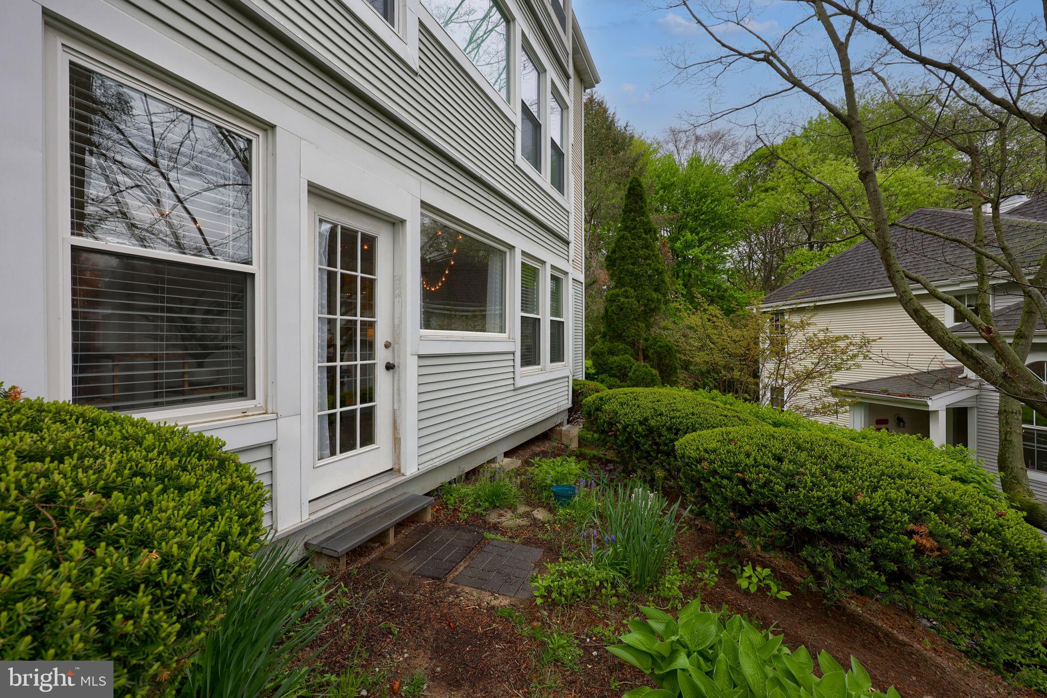 COUNTRY PLACE - Residential