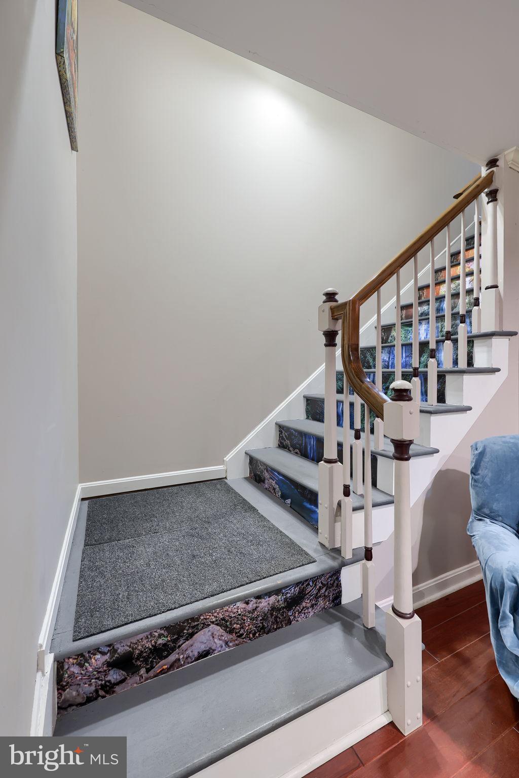 COUNTRY PLACE - Residential