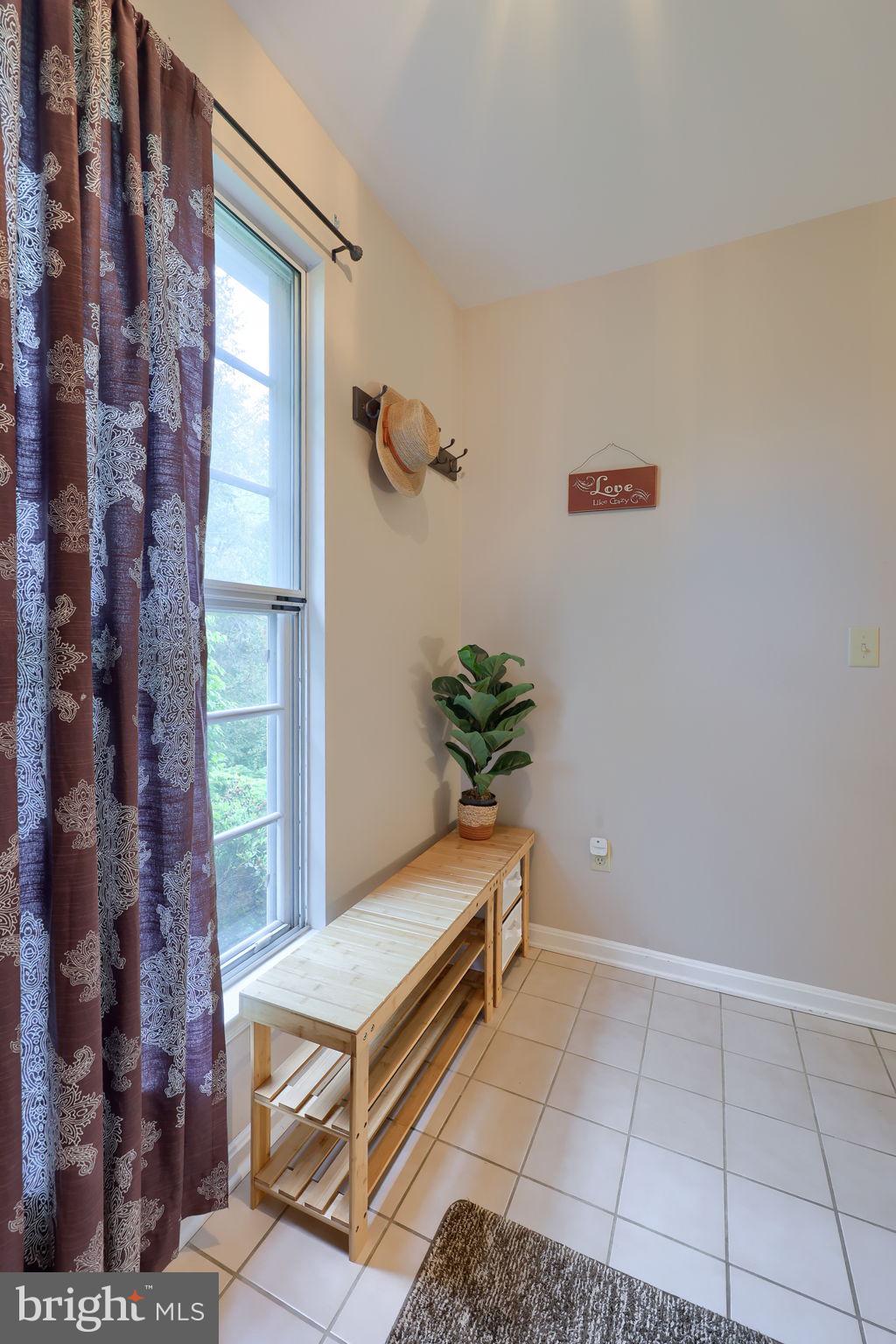 COUNTRY PLACE - Residential