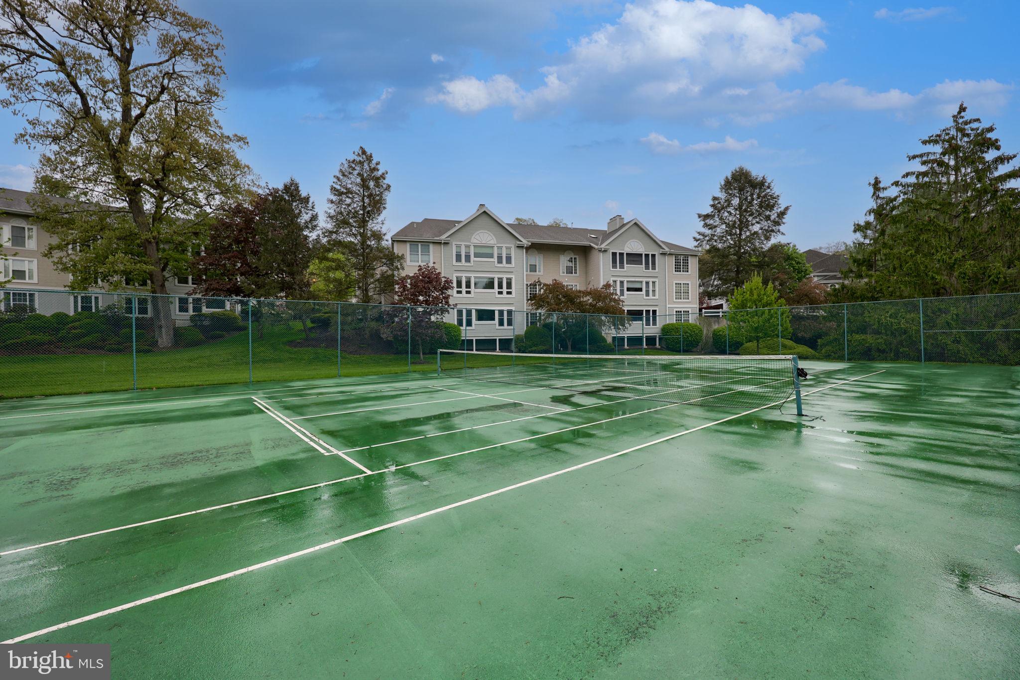 COUNTRY PLACE - Residential