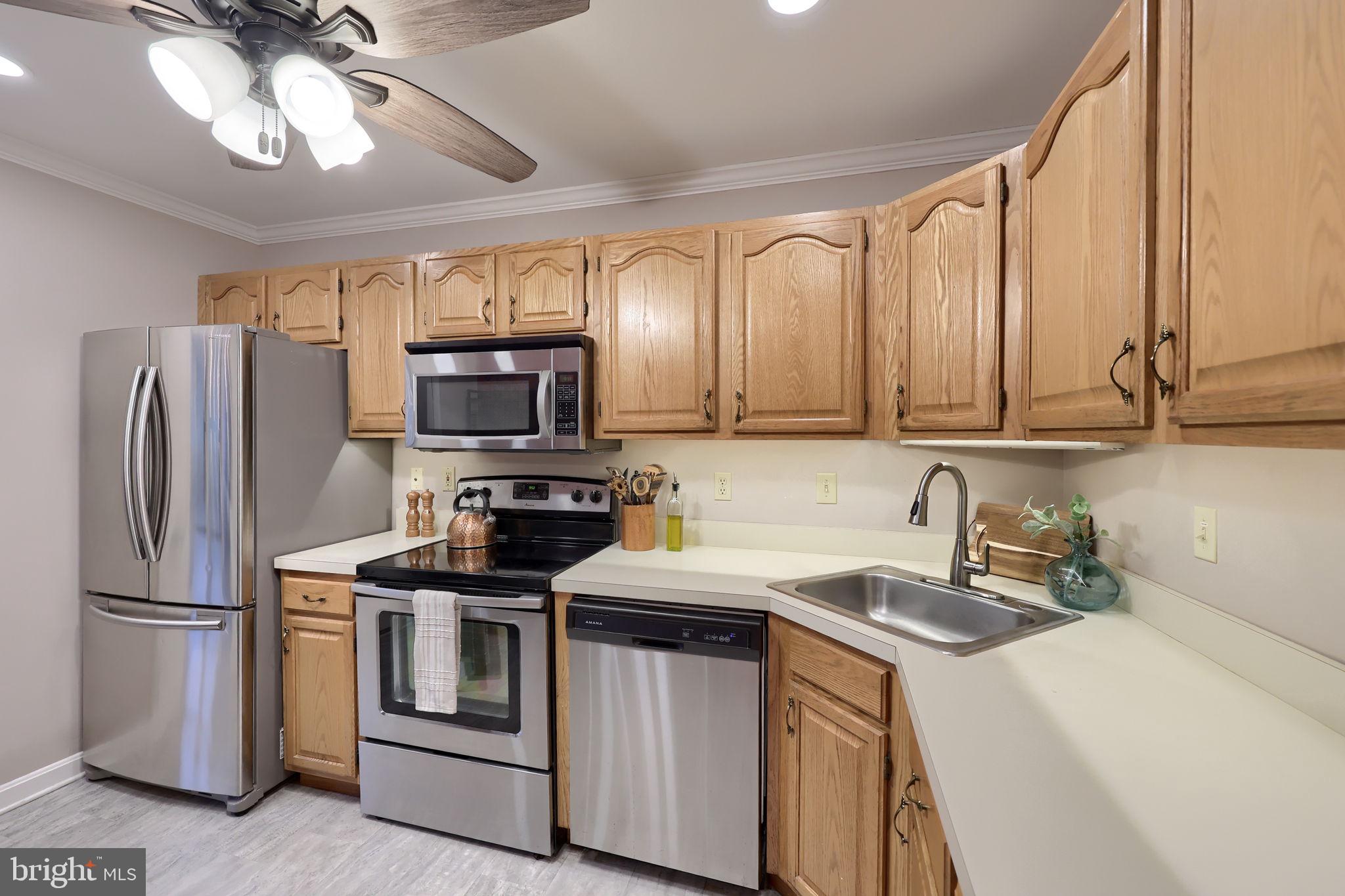 COUNTRY PLACE - Residential