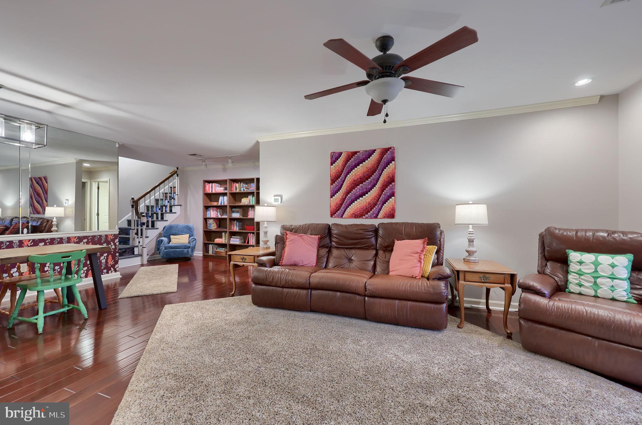 COUNTRY PLACE - Residential