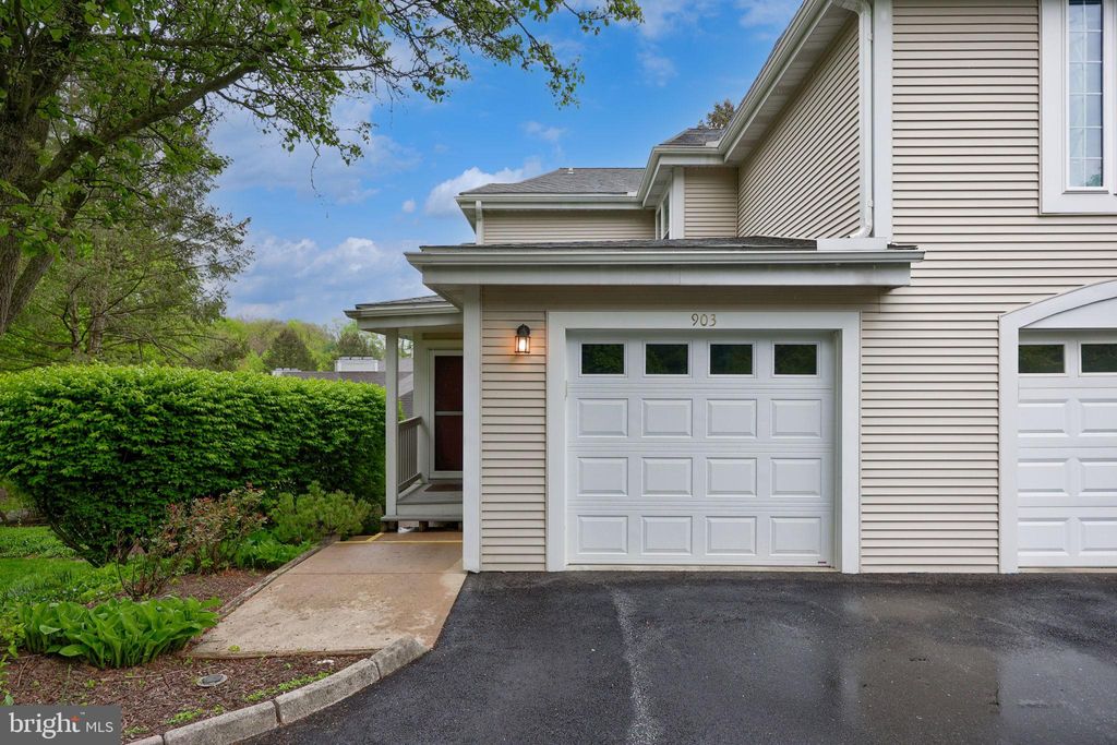 Photo of 903 Country Place Drive, LANCASTER, PA 17601 (MLS # PALA2086424)